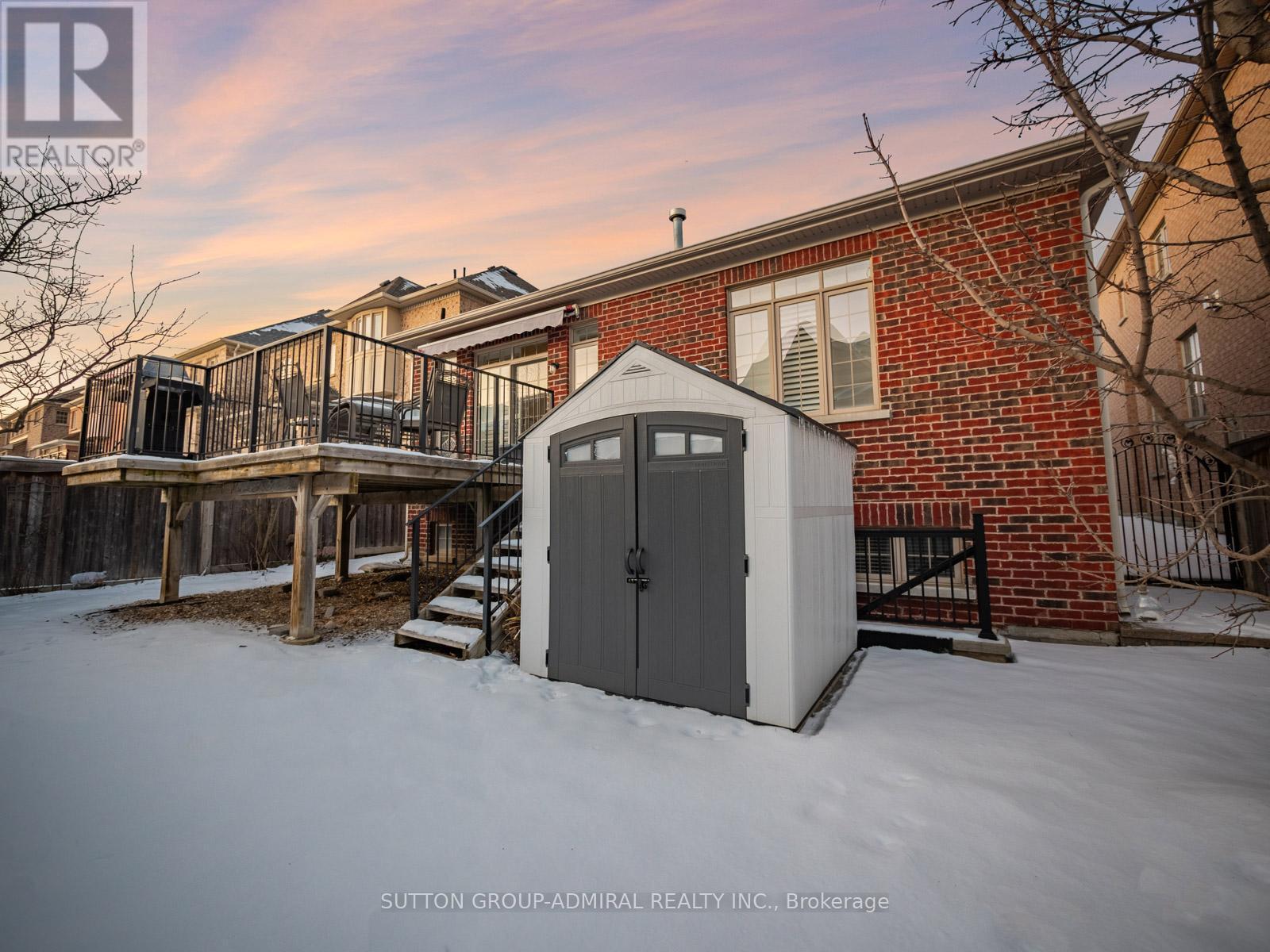 












8 LITTLE HANNAH LANE

,
Vaughan (Patterson),




Ontario
L6A0E3

