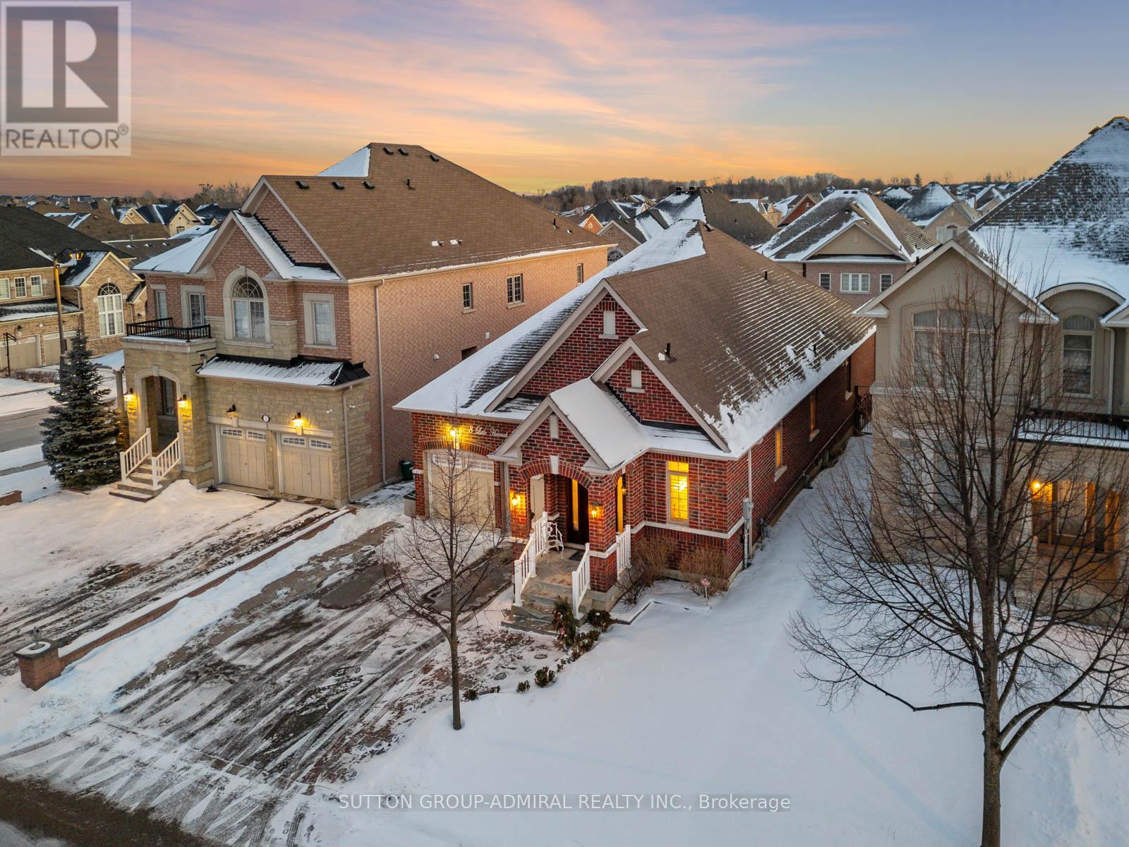 












8 LITTLE HANNAH LANE

,
Vaughan (Patterson),




Ontario
L6A0E3

