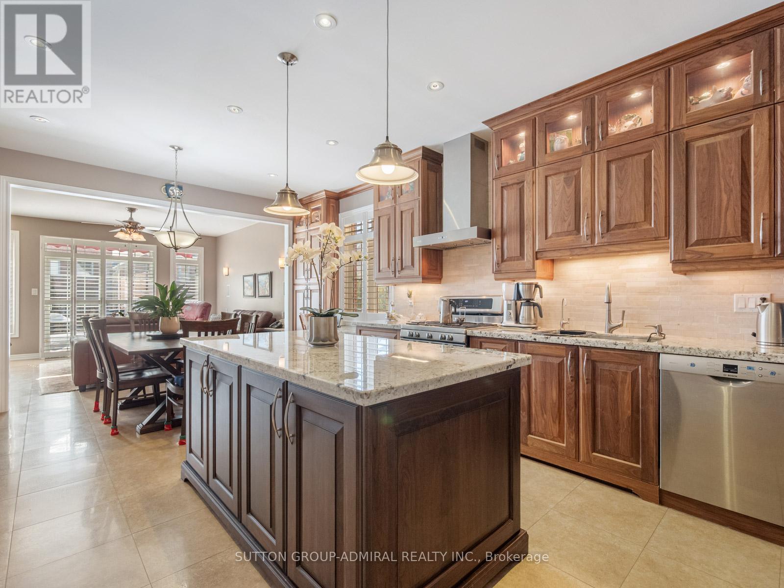 












8 LITTLE HANNAH LANE

,
Vaughan (Patterson),




Ontario
L6A0E3

