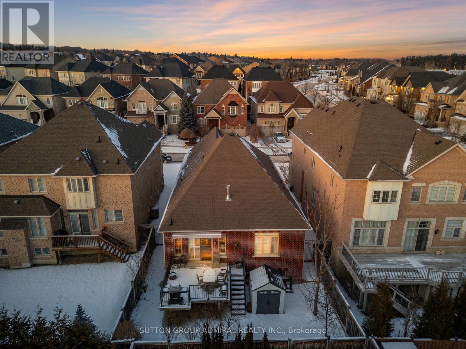 












8 LITTLE HANNAH LANE

,
Vaughan (Patterson),




Ontario
L6A0E3

