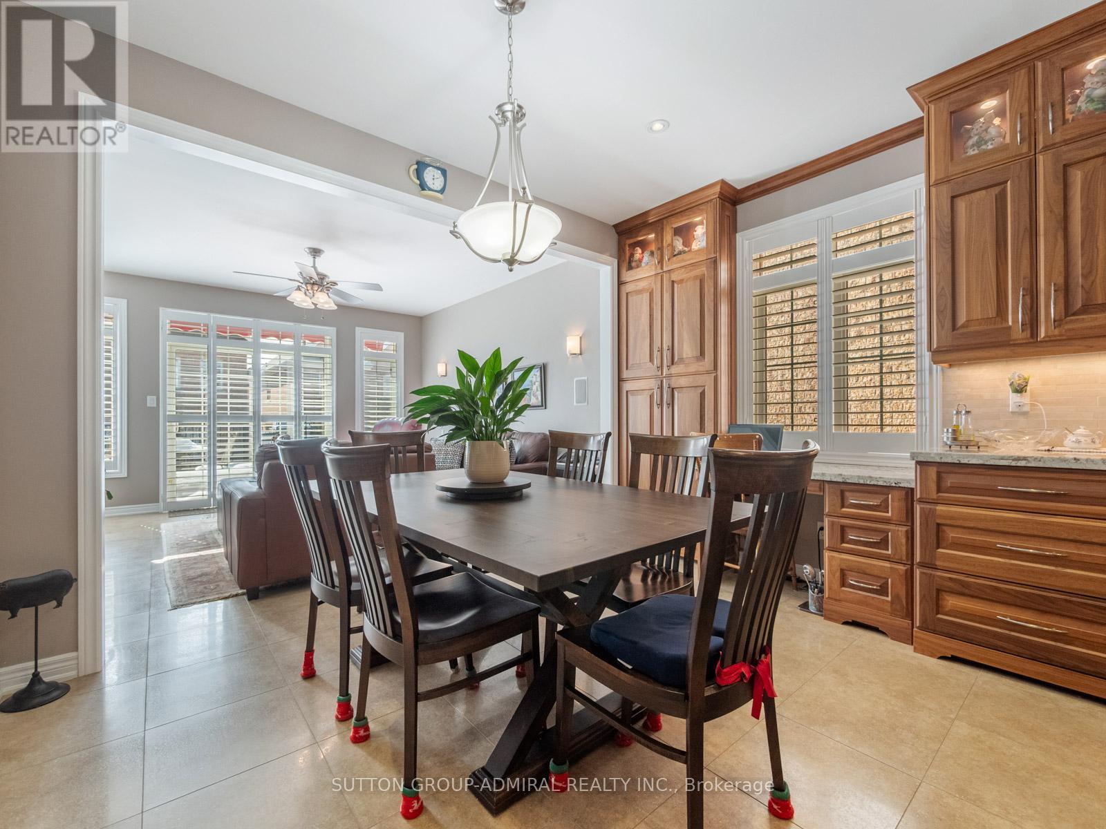 












8 LITTLE HANNAH LANE

,
Vaughan (Patterson),




Ontario
L6A0E3

