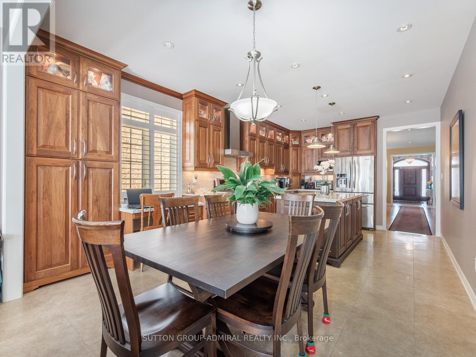 












8 LITTLE HANNAH LANE

,
Vaughan (Patterson),




Ontario
L6A0E3

