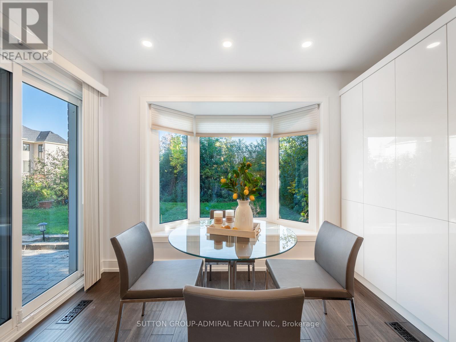 












97 GOLF LINKS DRIVE

,
Aurora (Aurora Highlands),




Ontario
L4G3V4

