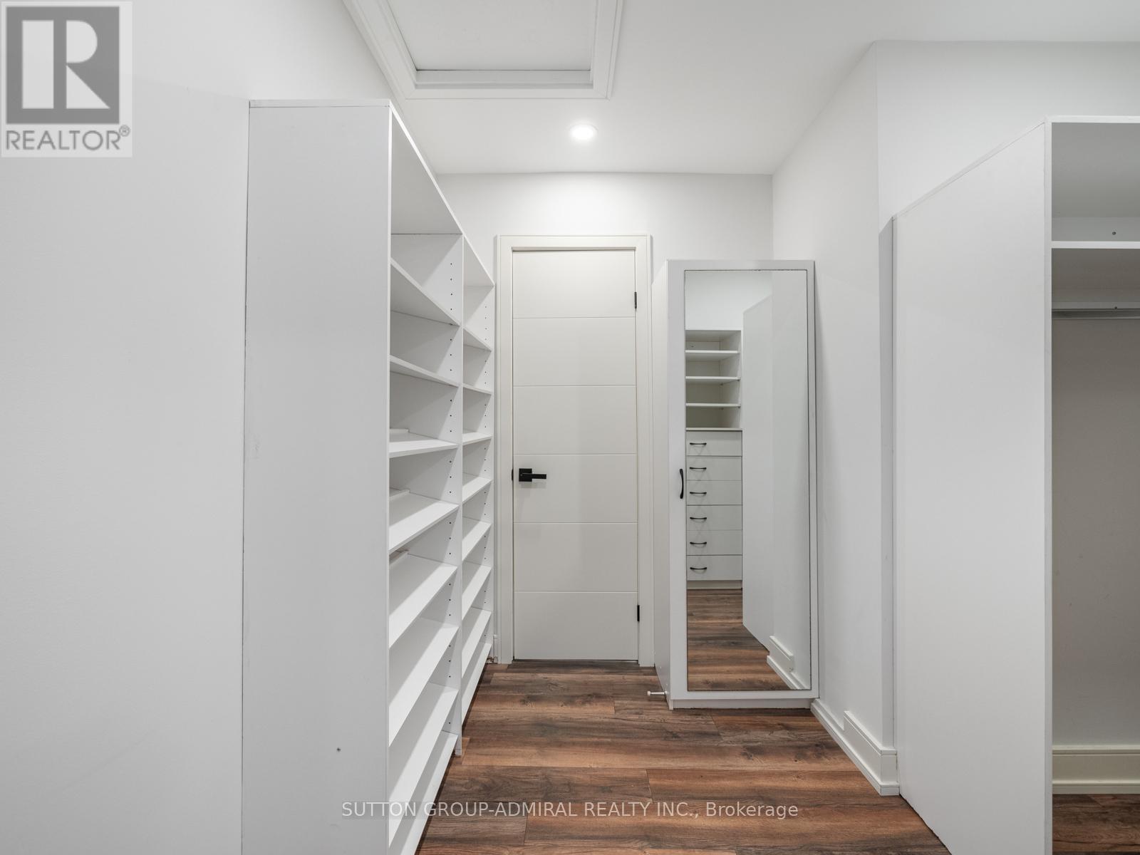 












97 GOLF LINKS DRIVE

,
Aurora (Aurora Highlands),




Ontario
L4G3V4

