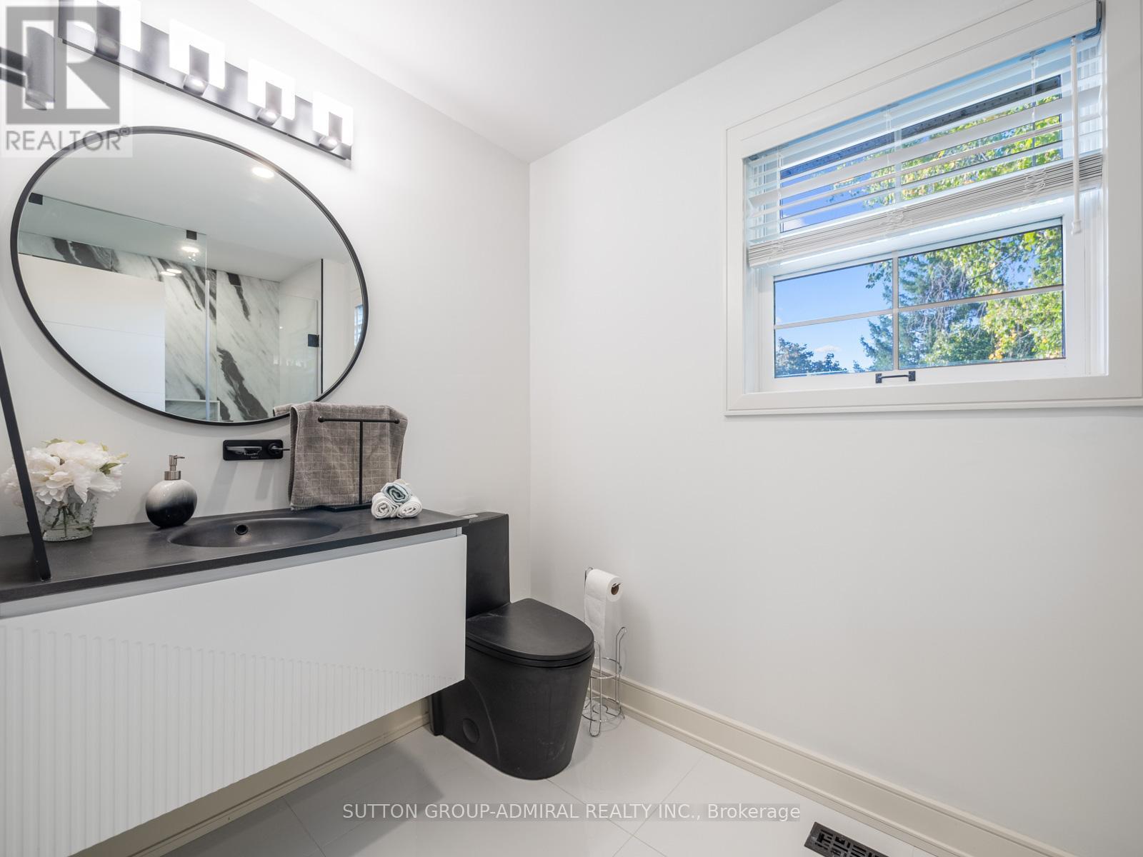 












97 GOLF LINKS DRIVE

,
Aurora (Aurora Highlands),




Ontario
L4G3V4

