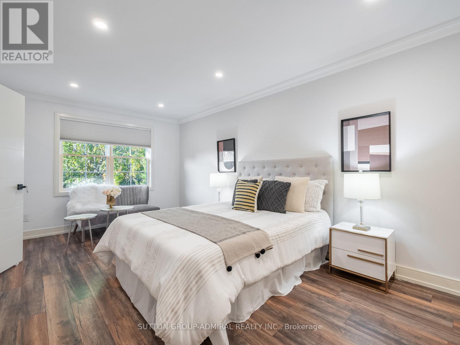 












97 GOLF LINKS DRIVE

,
Aurora (Aurora Highlands),




Ontario
L4G3V4

