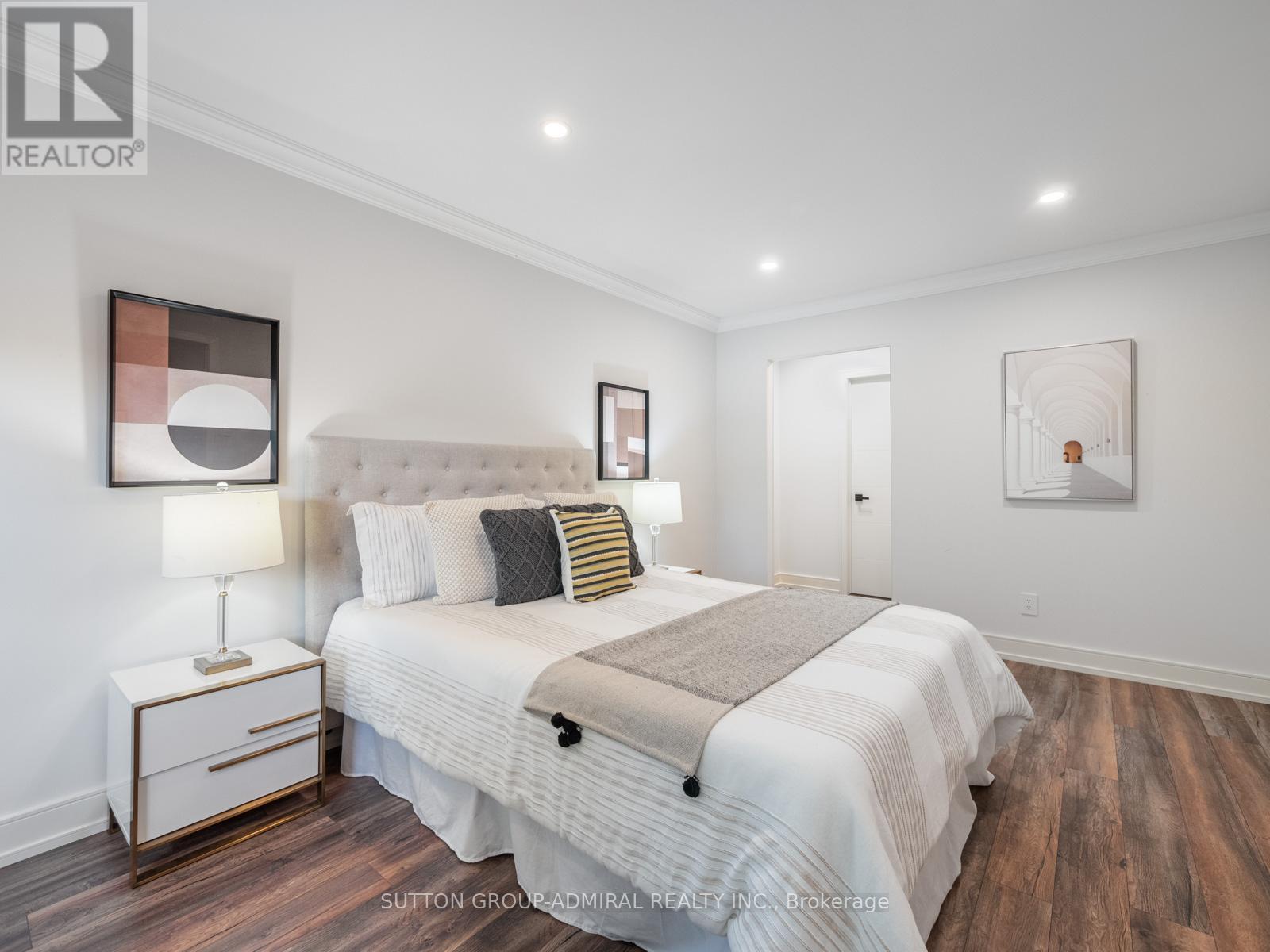 












97 GOLF LINKS DRIVE

,
Aurora (Aurora Highlands),




Ontario
L4G3V4

