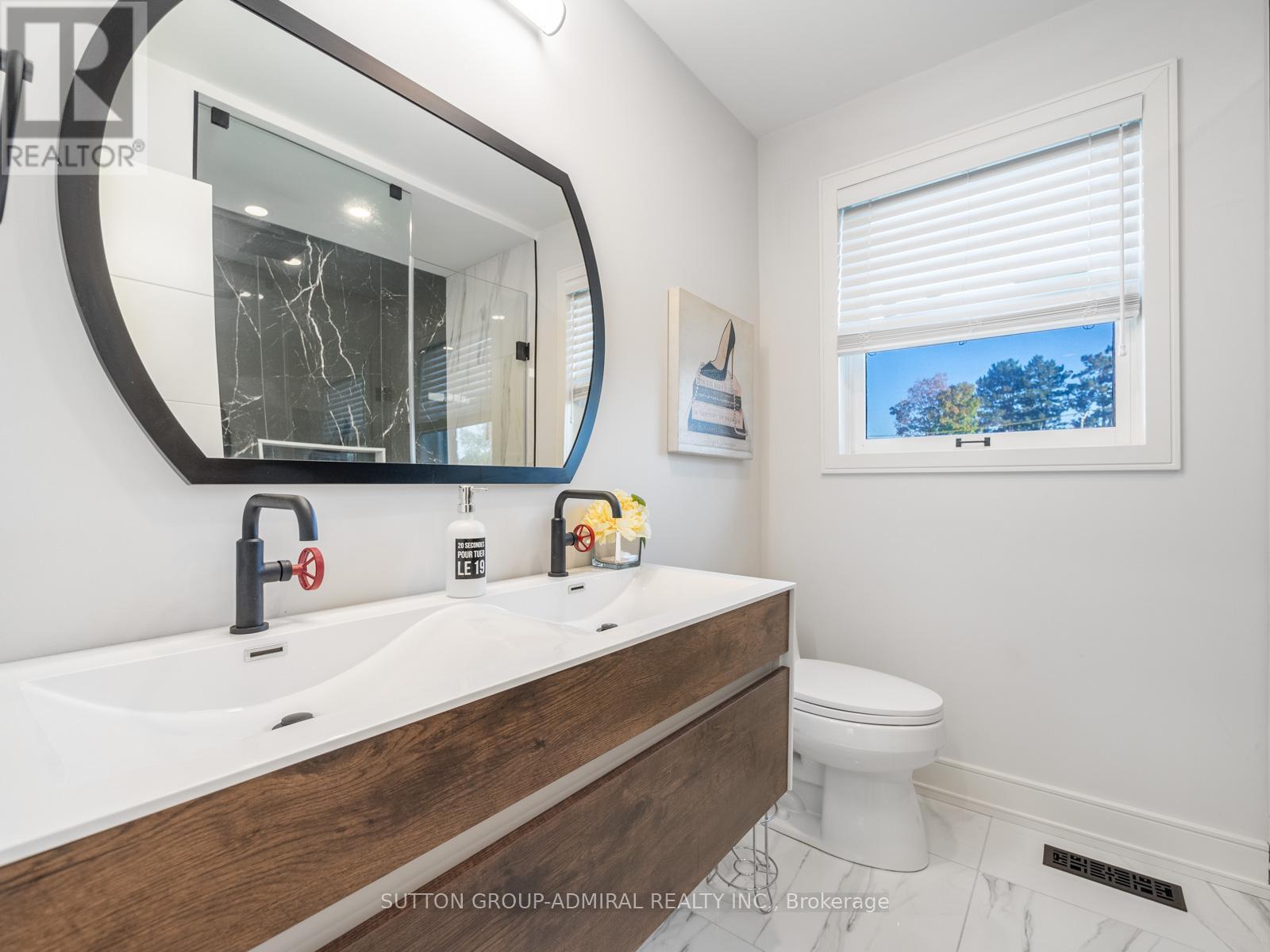 












97 GOLF LINKS DRIVE

,
Aurora (Aurora Highlands),




Ontario
L4G3V4

