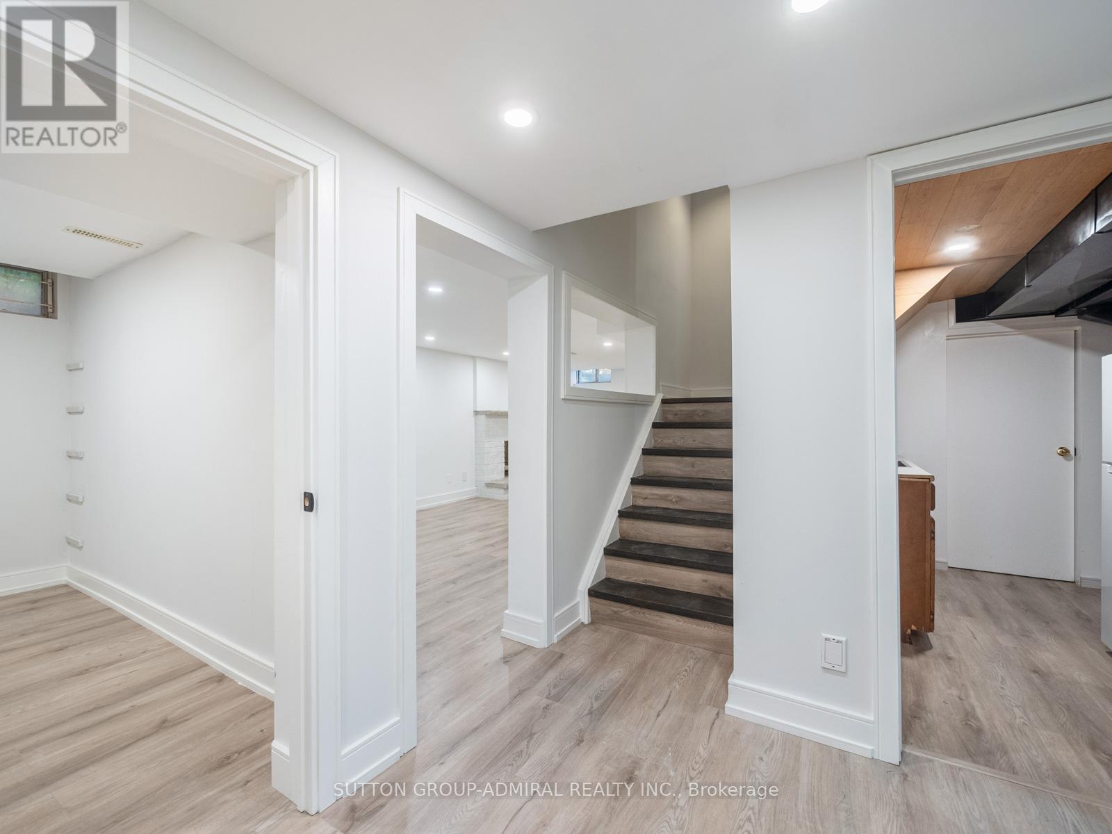 












97 GOLF LINKS DRIVE

,
Aurora (Aurora Highlands),




Ontario
L4G3V4

