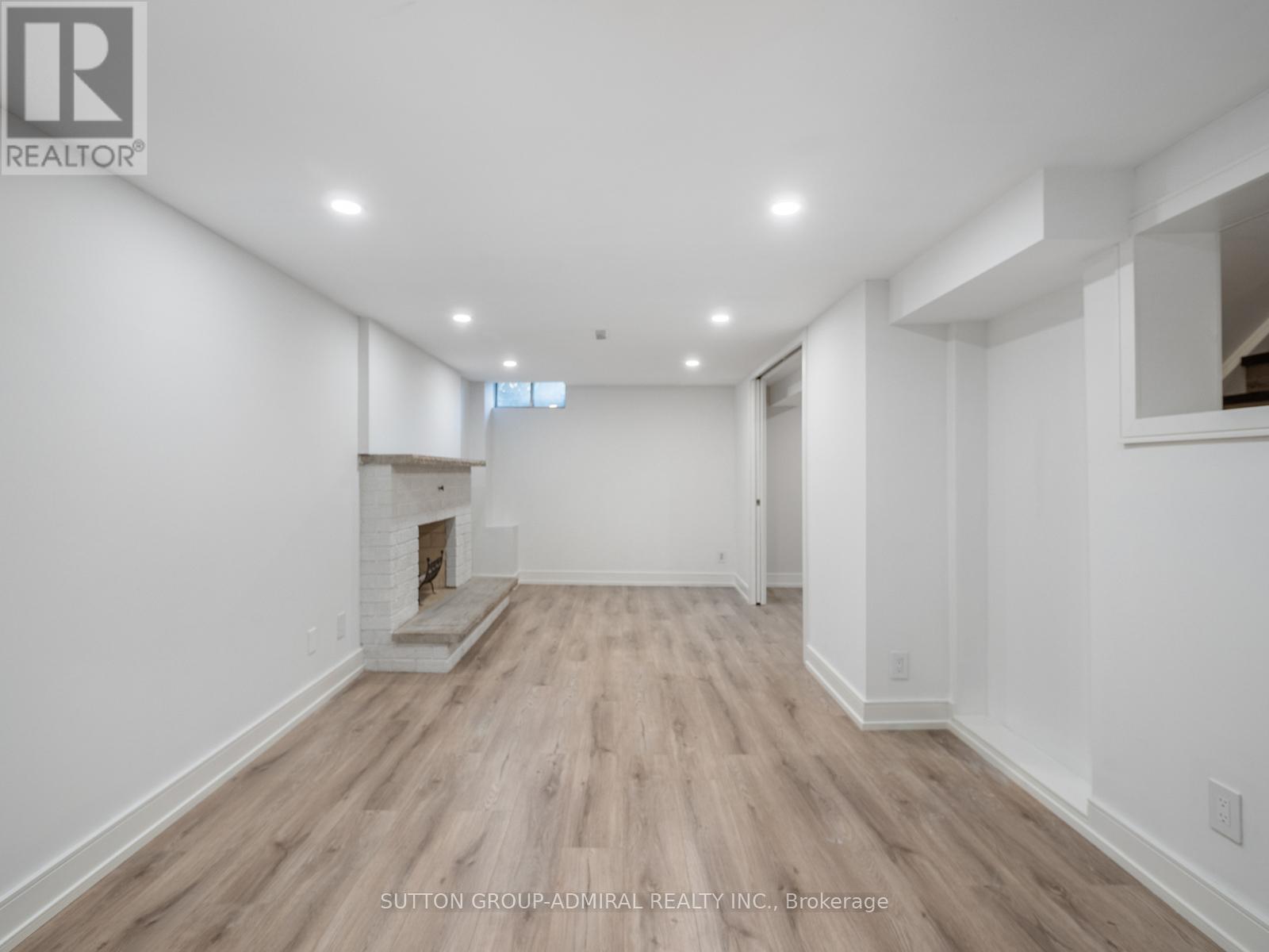 












97 GOLF LINKS DRIVE

,
Aurora (Aurora Highlands),




Ontario
L4G3V4

