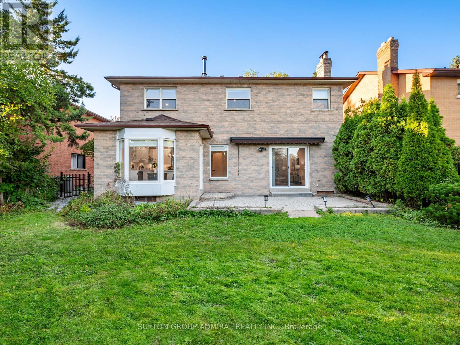 












97 GOLF LINKS DRIVE

,
Aurora (Aurora Highlands),




Ontario
L4G3V4

