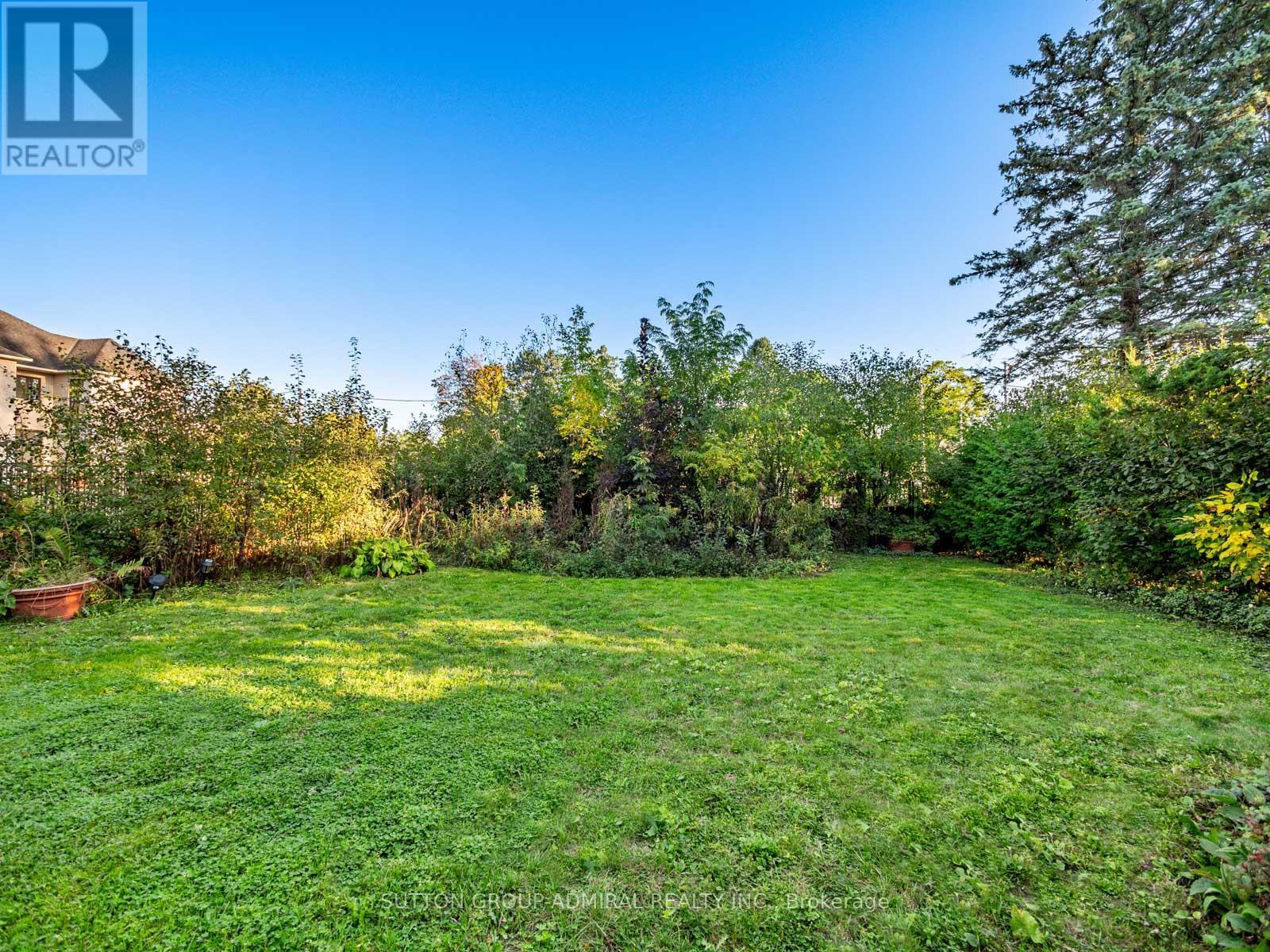 












97 GOLF LINKS DRIVE

,
Aurora (Aurora Highlands),




Ontario
L4G3V4

