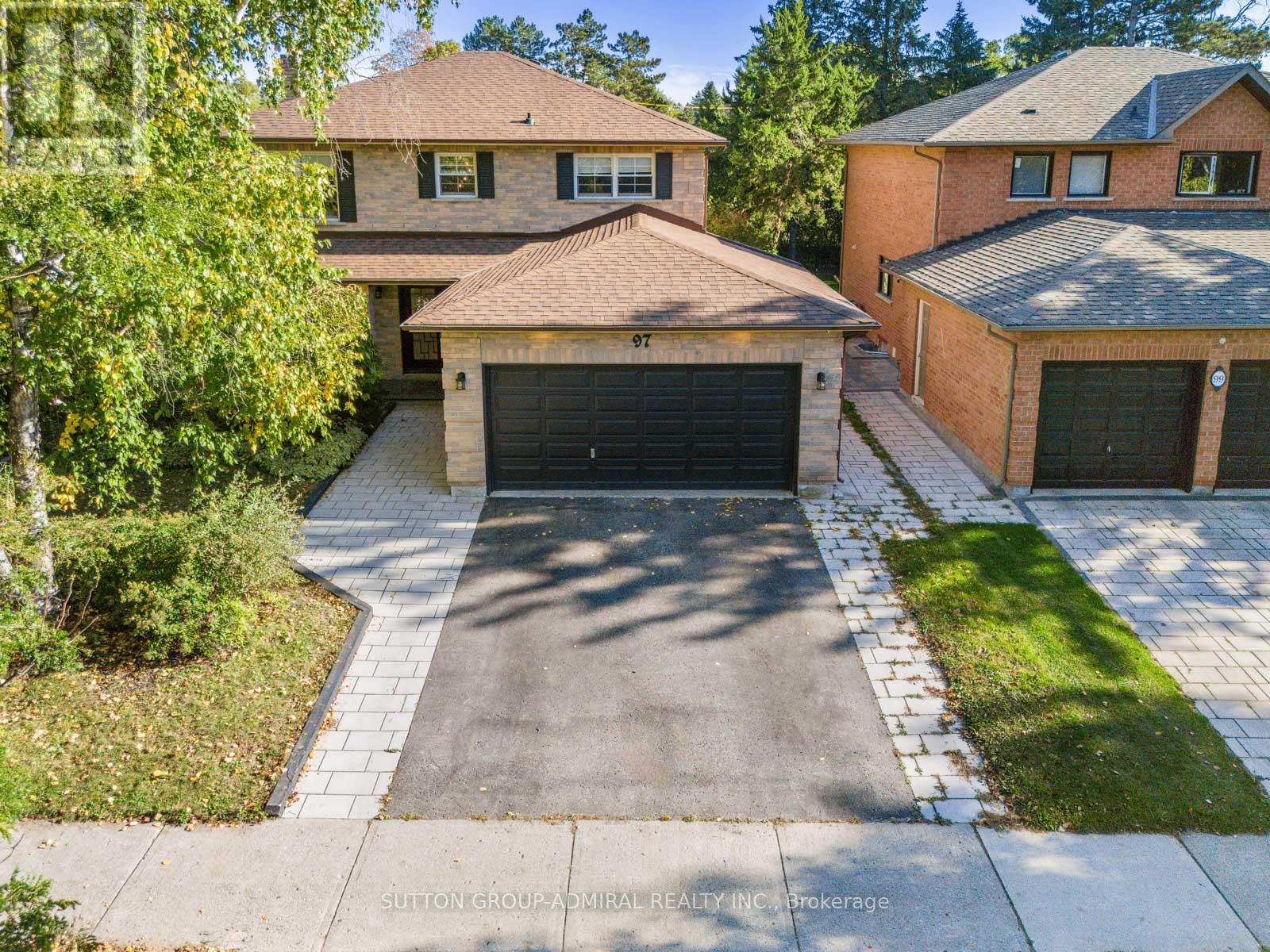 












97 GOLF LINKS DRIVE

,
Aurora (Aurora Highlands),




Ontario
L4G3V4

