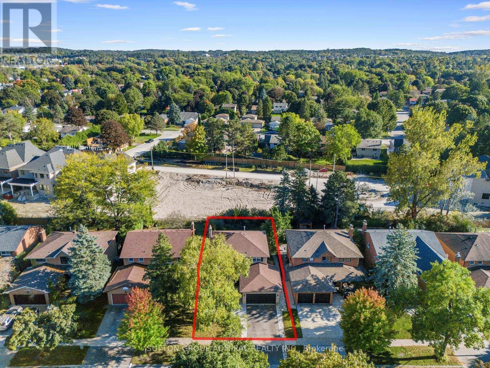 












97 GOLF LINKS DRIVE

,
Aurora (Aurora Highlands),




Ontario
L4G3V4

