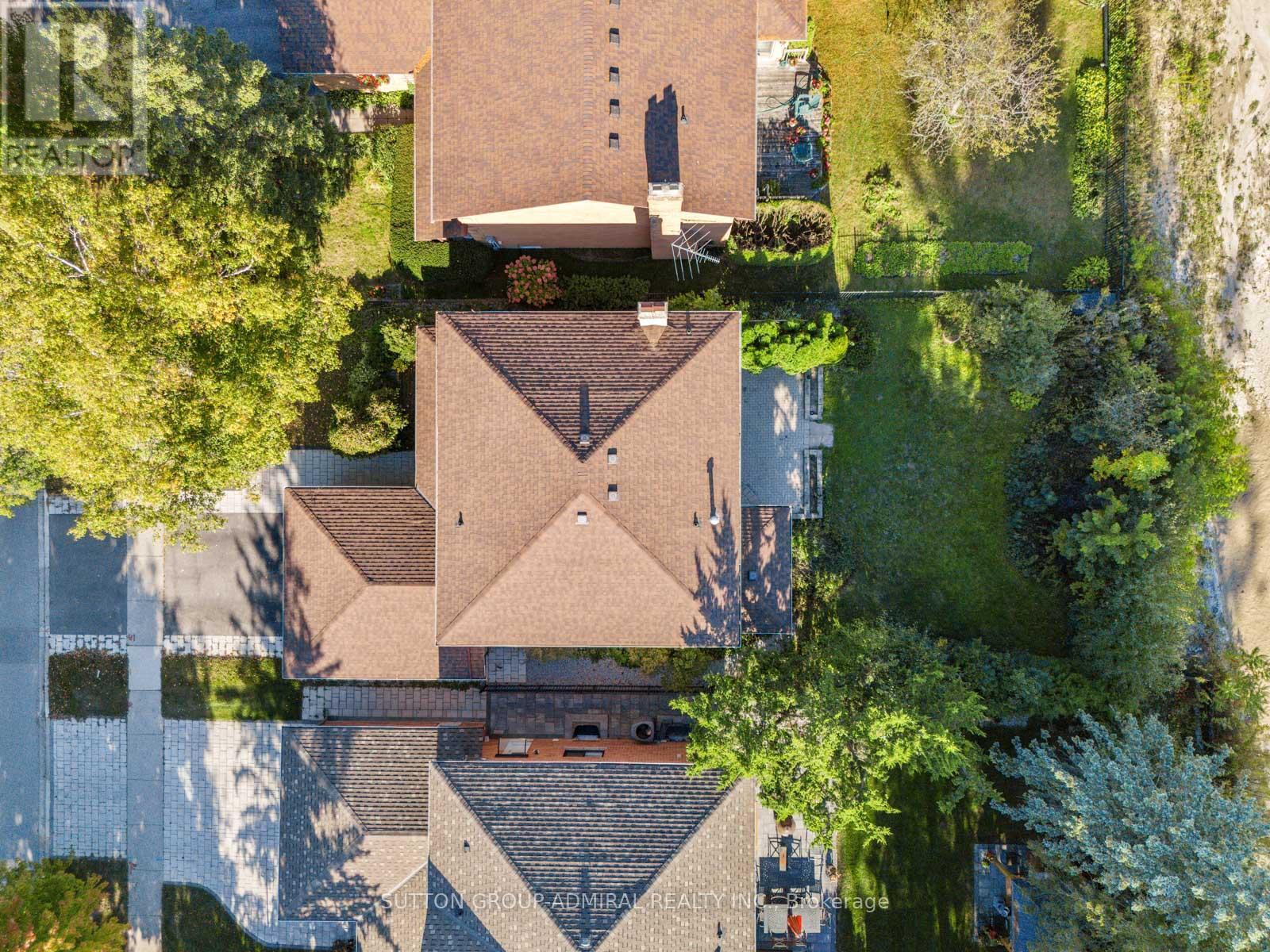 












97 GOLF LINKS DRIVE

,
Aurora (Aurora Highlands),




Ontario
L4G3V4

