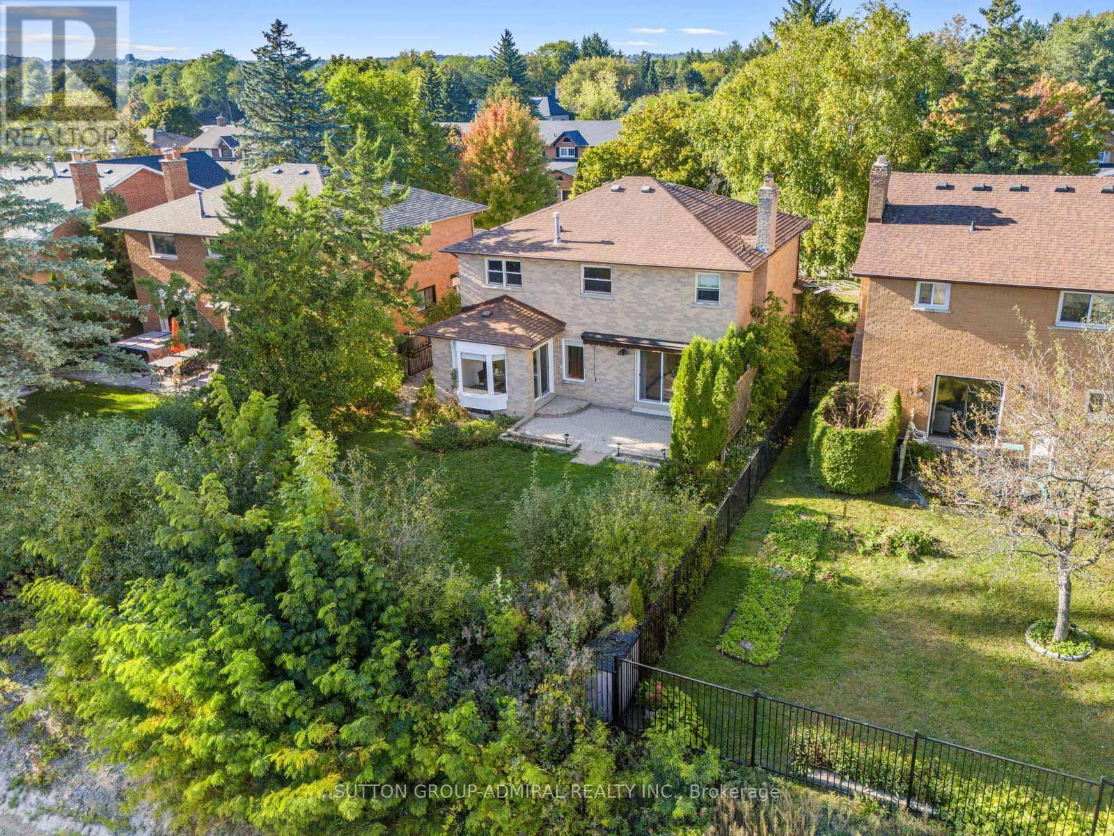 












97 GOLF LINKS DRIVE

,
Aurora (Aurora Highlands),




Ontario
L4G3V4

