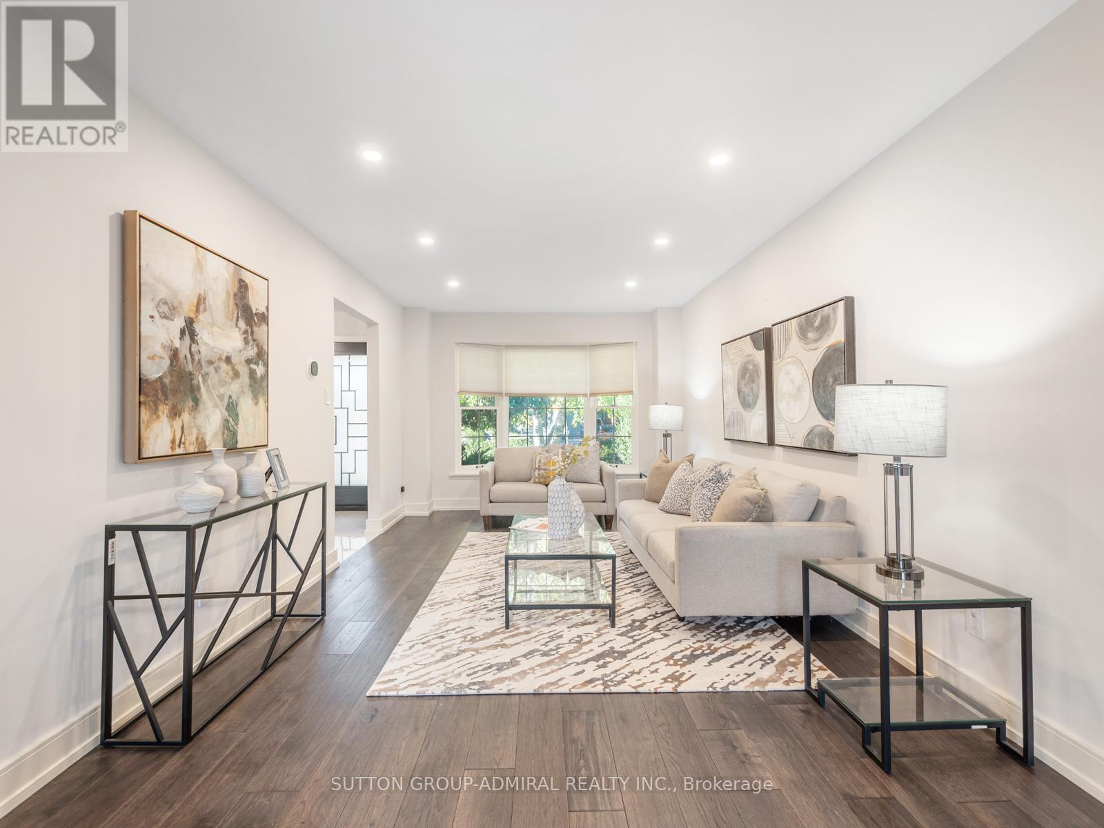












97 GOLF LINKS DRIVE

,
Aurora (Aurora Highlands),




Ontario
L4G3V4

