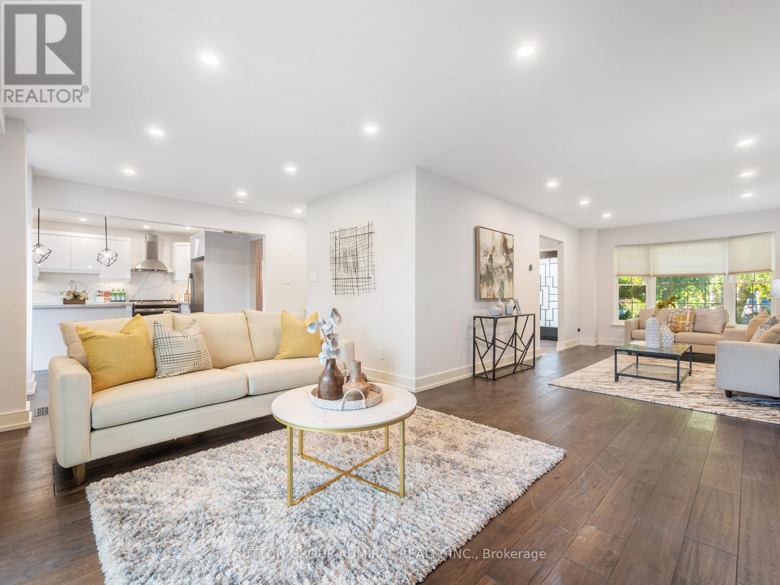 












97 GOLF LINKS DRIVE

,
Aurora (Aurora Highlands),




Ontario
L4G3V4

