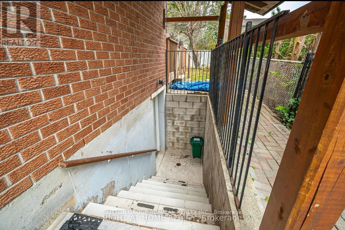 












(LOWER-LEVEL) - 97 CARRINGTON DRIVE

,
Richmond Hill (Mill Pond),




Ontario
L4C7X8

