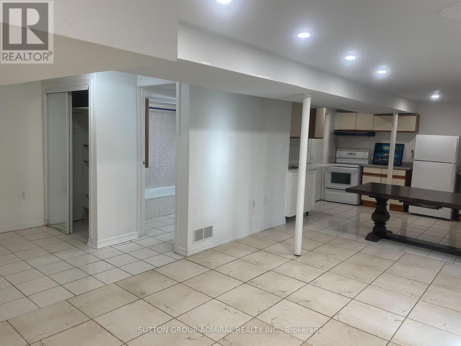 












(LOWER-LEVEL) - 97 CARRINGTON DRIVE

,
Richmond Hill (Mill Pond),




Ontario
L4C7X8

