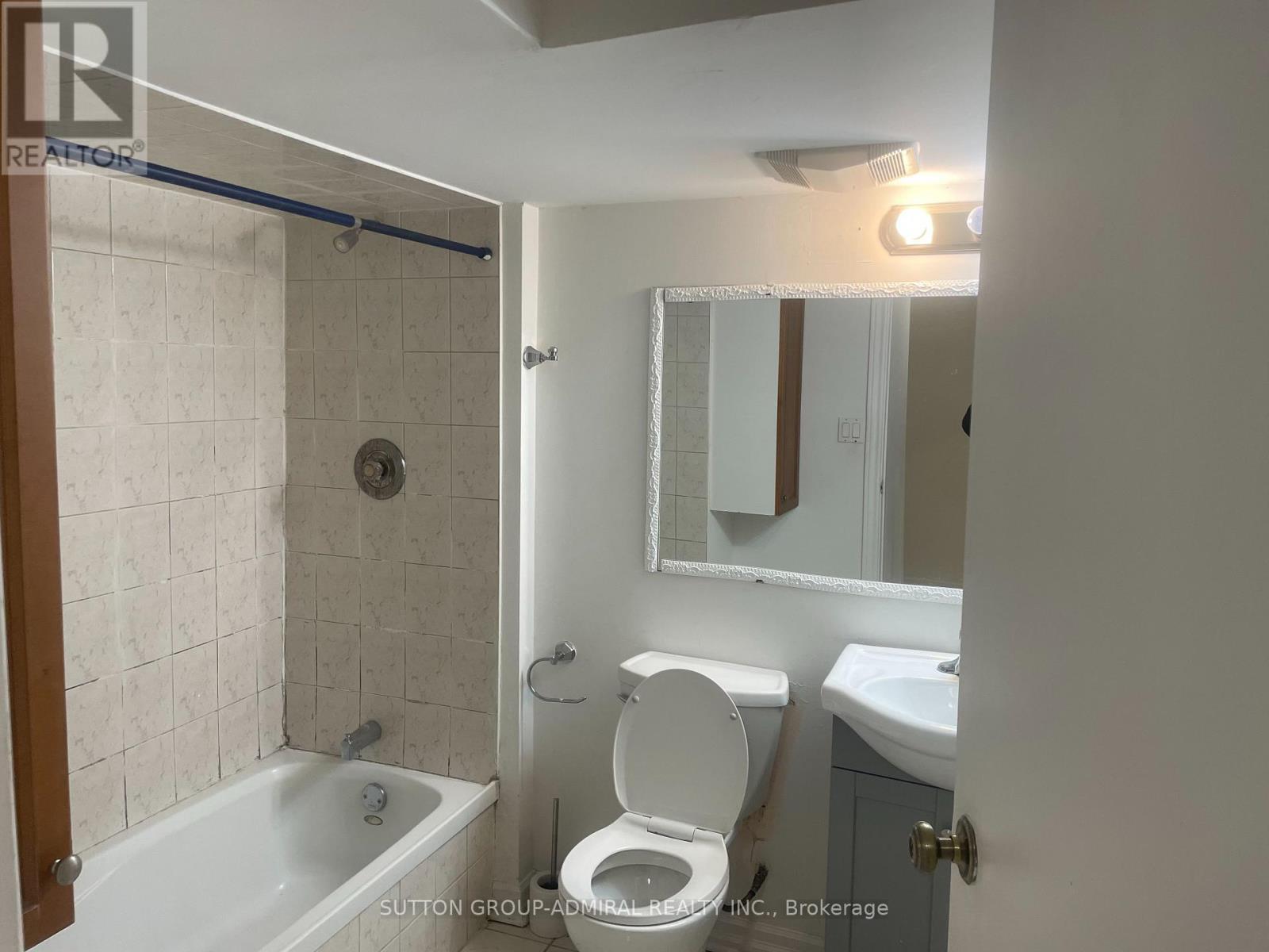 












(LOWER-LEVEL) - 97 CARRINGTON DRIVE

,
Richmond Hill (Mill Pond),




Ontario
L4C7X8

