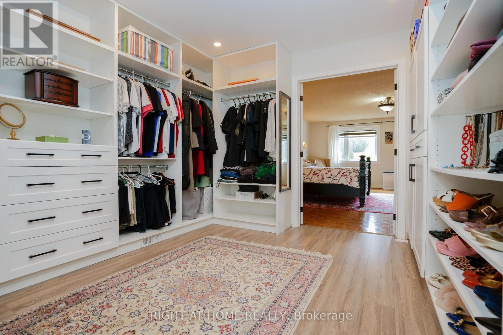 












48 VAUGHAN MILLS ROAD N

,
Vaughan (Elder Mills),




Ontario
L4H1C8

