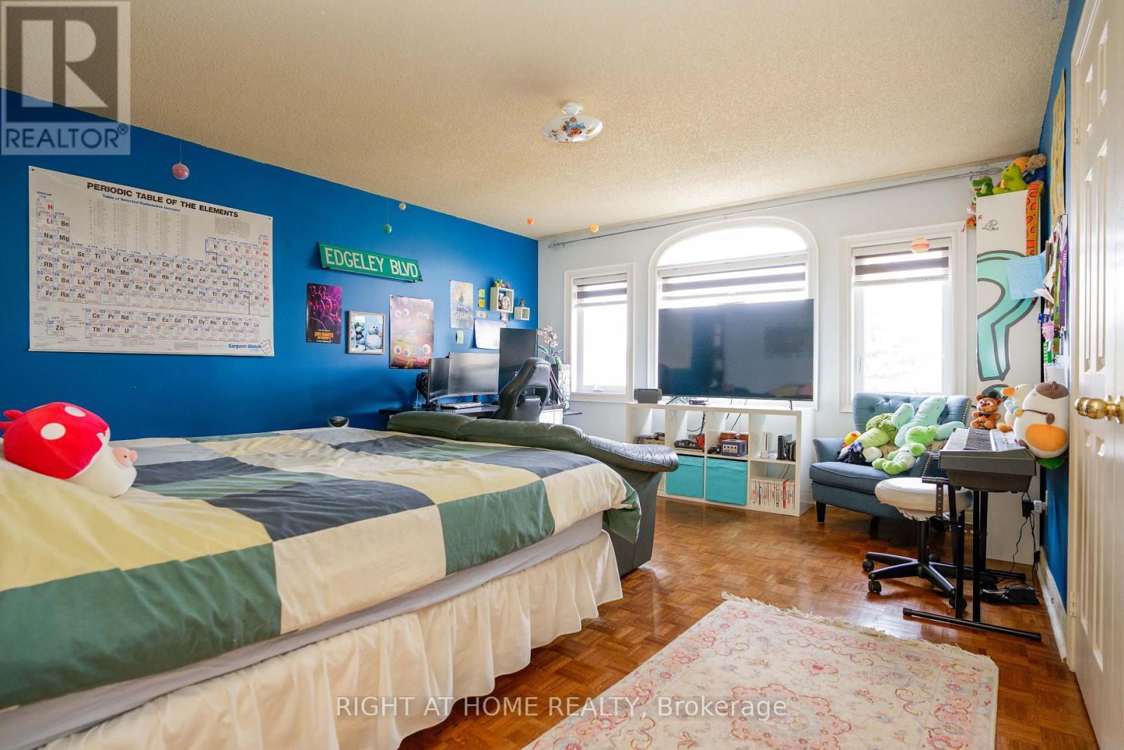 












48 VAUGHAN MILLS ROAD N

,
Vaughan (Elder Mills),




Ontario
L4H1C8

