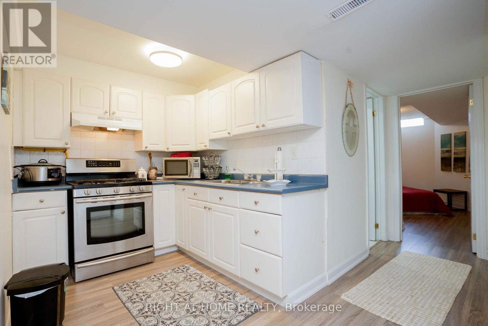 












48 VAUGHAN MILLS ROAD N

,
Vaughan (Elder Mills),




Ontario
L4H1C8

