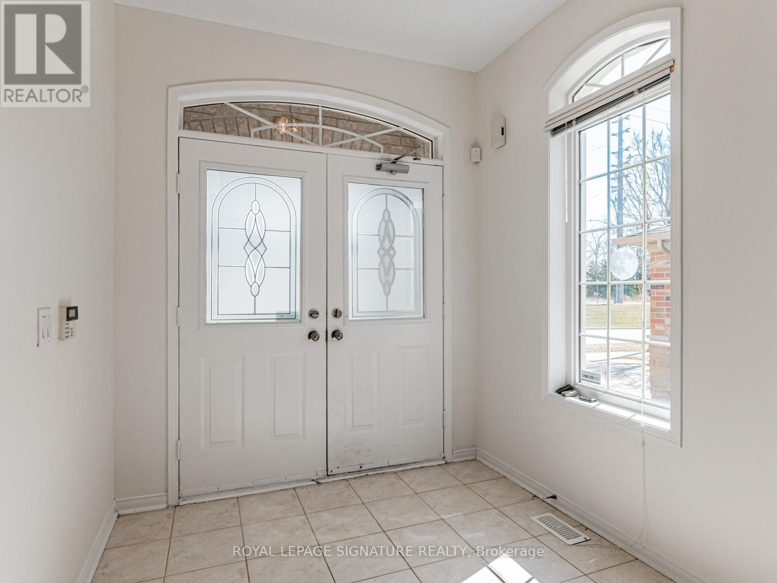 












33 BILBERRY CRESCENT

,
Richmond Hill (Rouge Woods),




Ontario
L4S2M4

