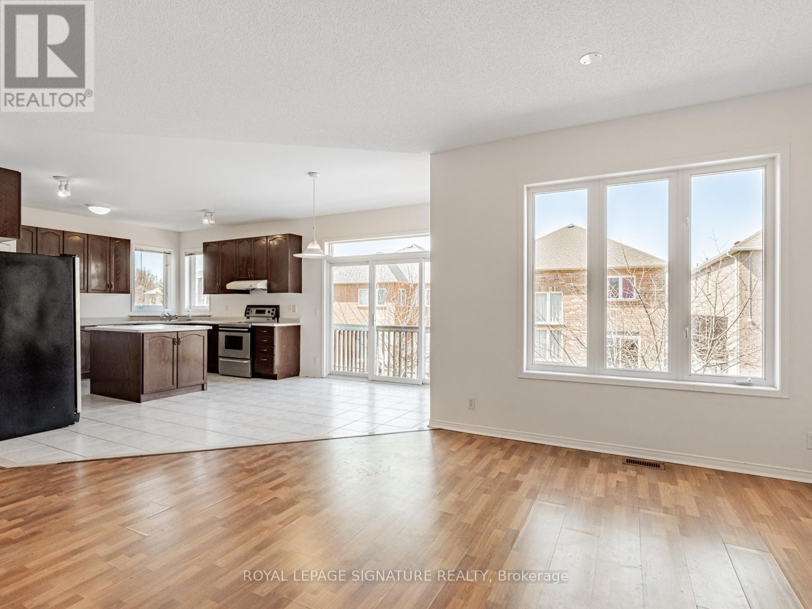 












33 BILBERRY CRESCENT

,
Richmond Hill (Rouge Woods),




Ontario
L4S2M4

