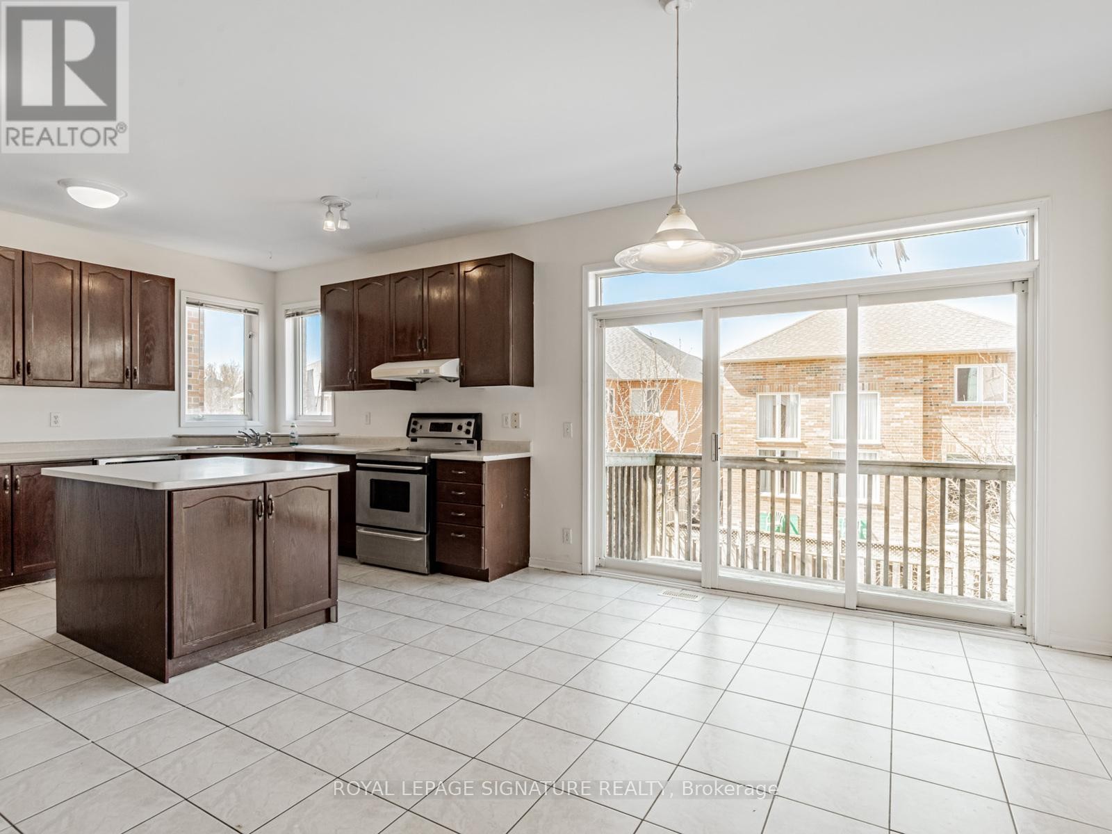 












33 BILBERRY CRESCENT

,
Richmond Hill (Rouge Woods),




Ontario
L4S2M4

