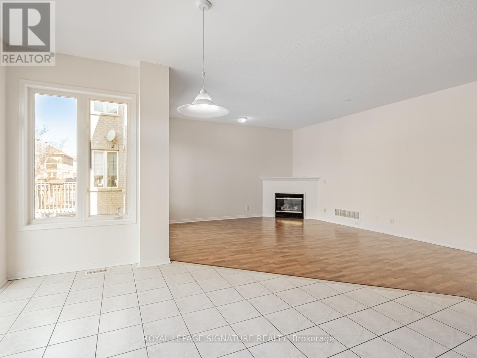 












33 BILBERRY CRESCENT

,
Richmond Hill (Rouge Woods),




Ontario
L4S2M4

