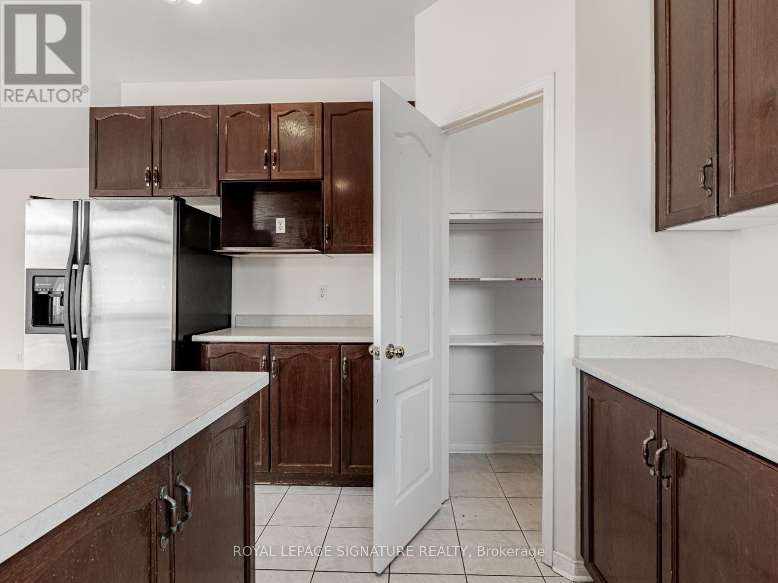 












33 BILBERRY CRESCENT

,
Richmond Hill (Rouge Woods),




Ontario
L4S2M4

