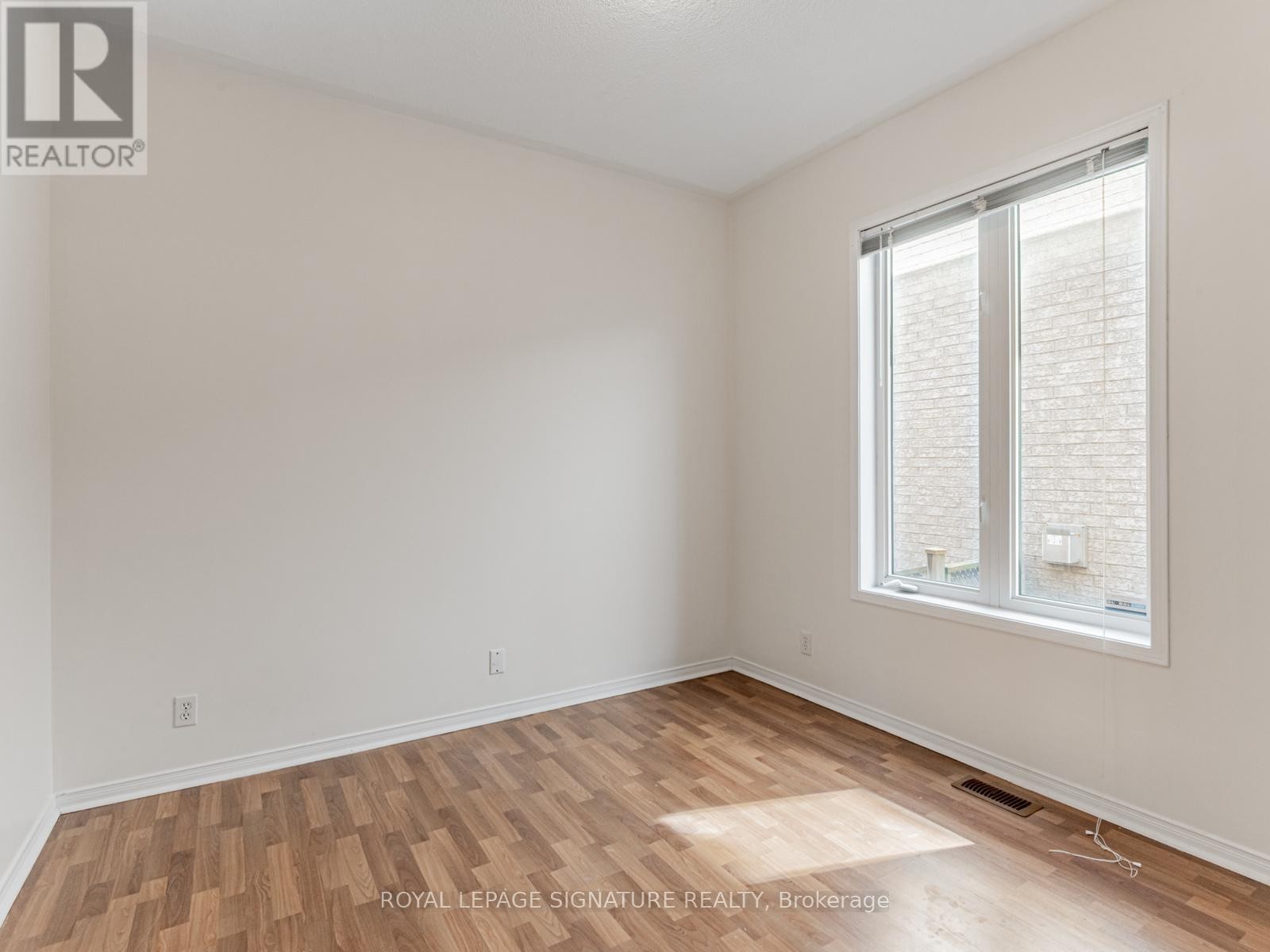 












33 BILBERRY CRESCENT

,
Richmond Hill (Rouge Woods),




Ontario
L4S2M4

