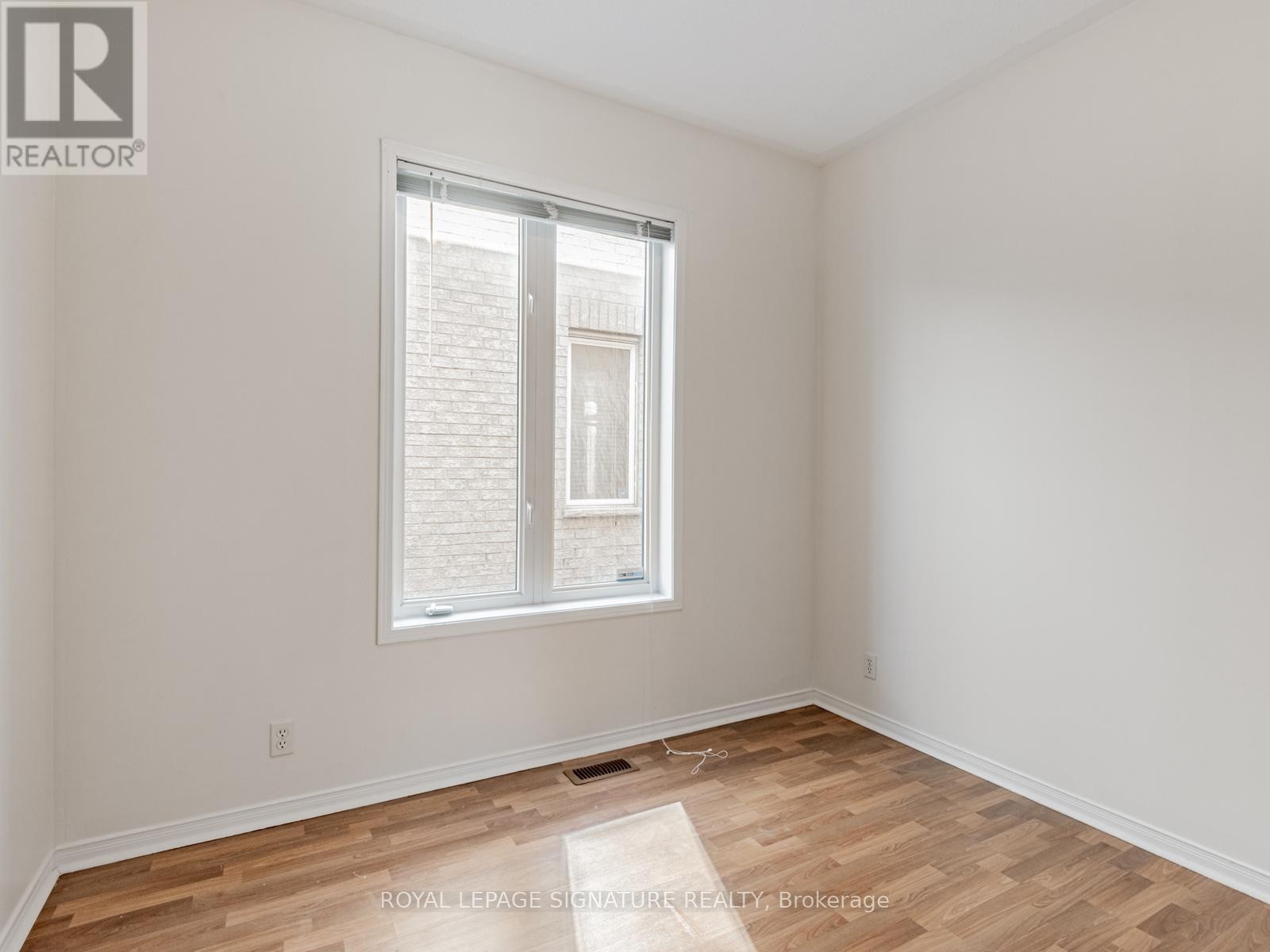 












33 BILBERRY CRESCENT

,
Richmond Hill (Rouge Woods),




Ontario
L4S2M4

