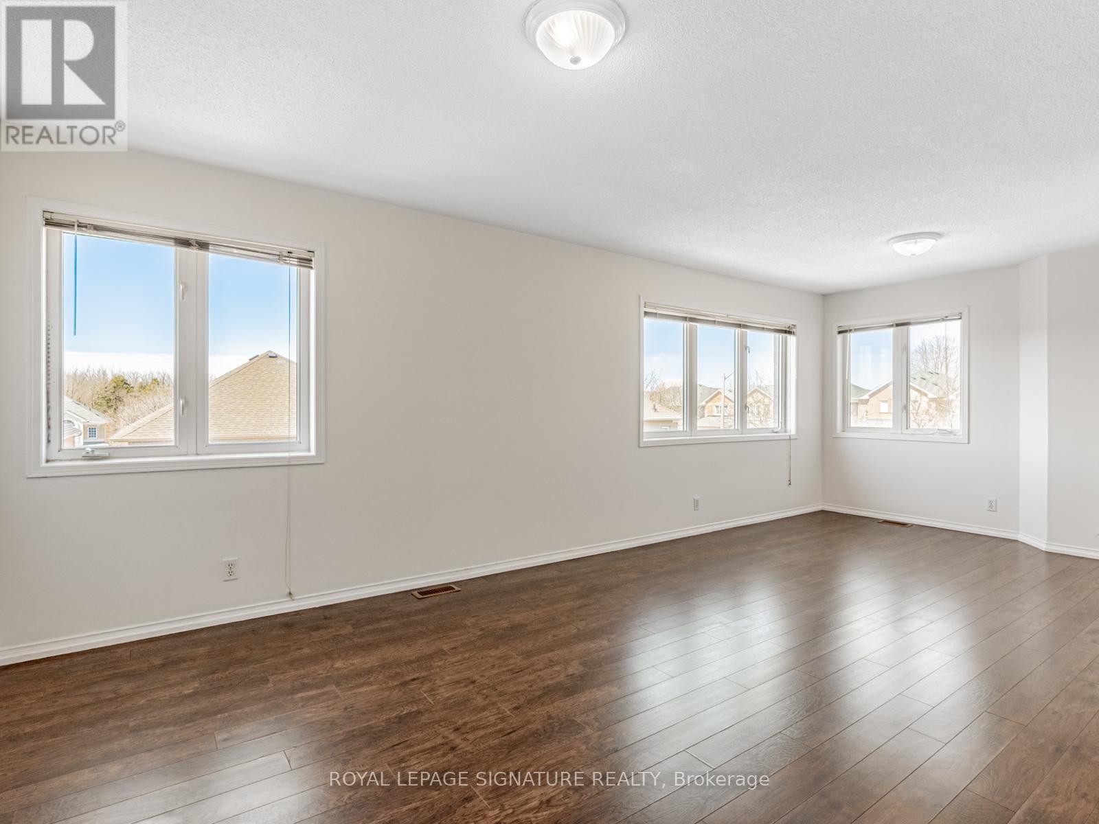 












33 BILBERRY CRESCENT

,
Richmond Hill (Rouge Woods),




Ontario
L4S2M4

