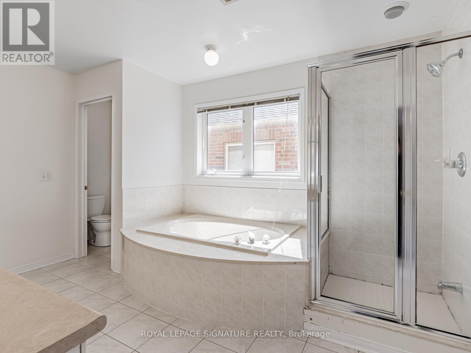 












33 BILBERRY CRESCENT

,
Richmond Hill (Rouge Woods),




Ontario
L4S2M4


