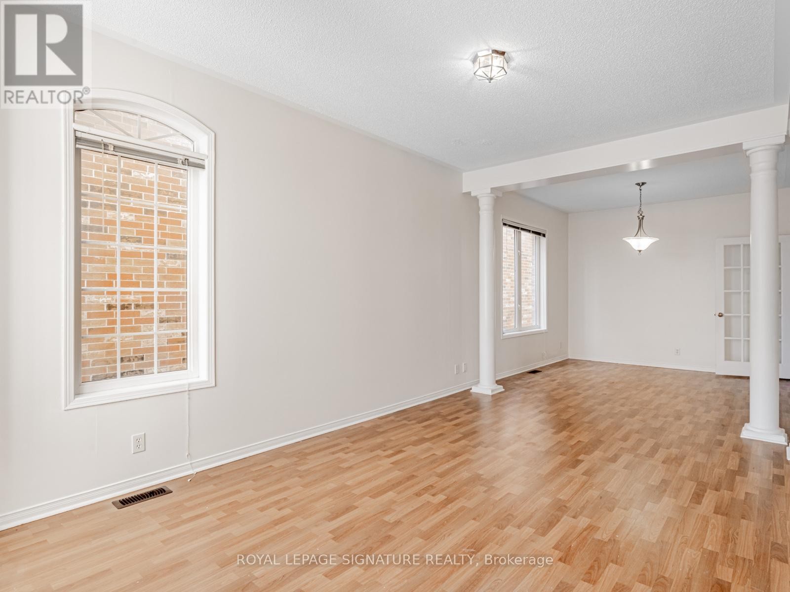 












33 BILBERRY CRESCENT

,
Richmond Hill (Rouge Woods),




Ontario
L4S2M4

