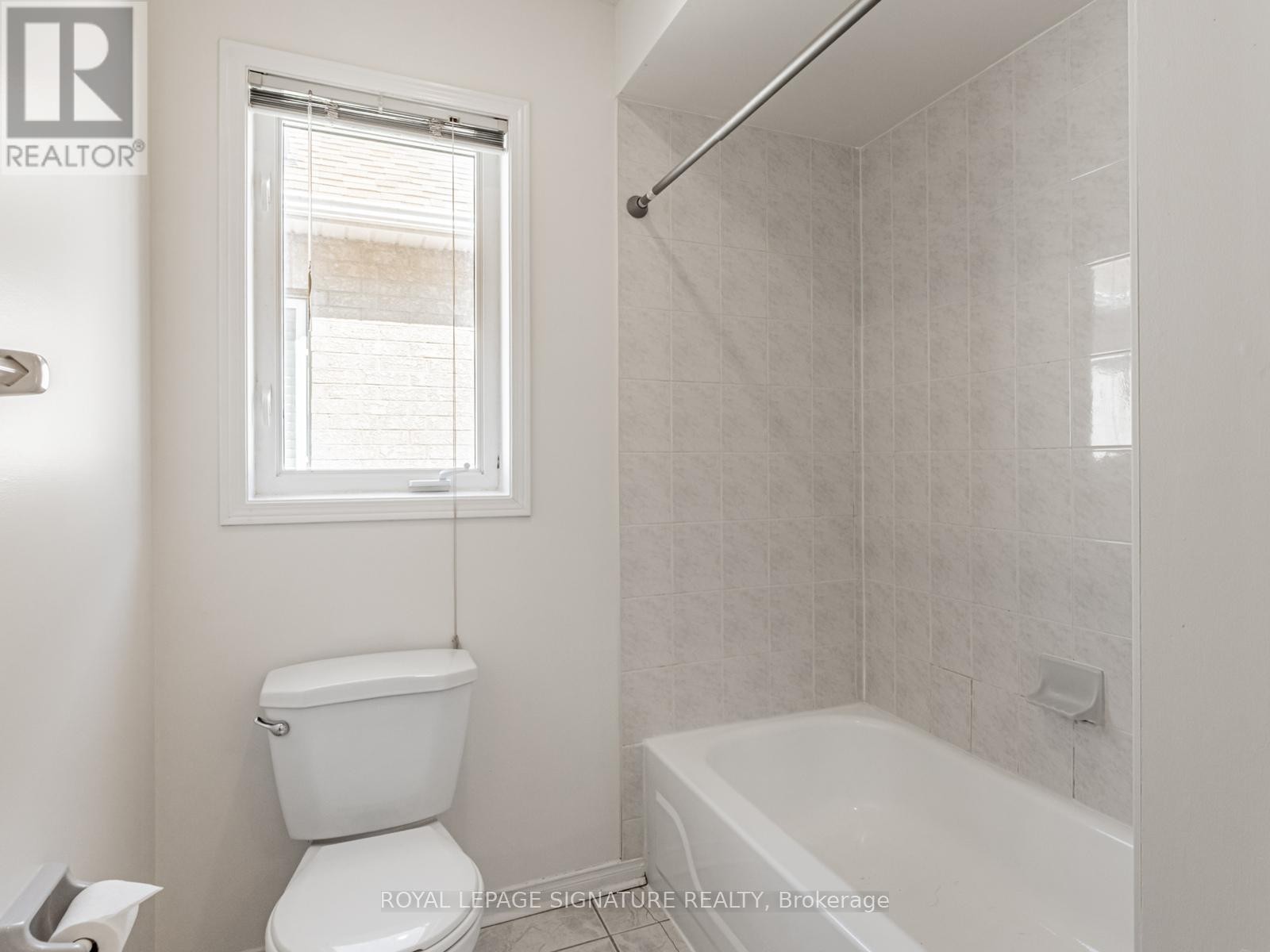












33 BILBERRY CRESCENT

,
Richmond Hill (Rouge Woods),




Ontario
L4S2M4

