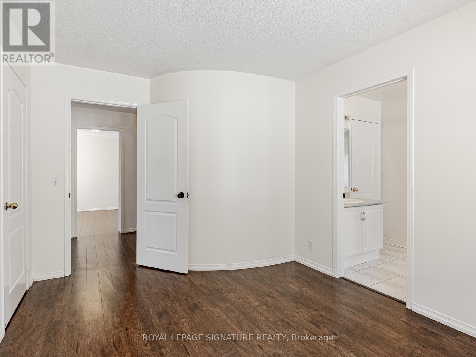 












33 BILBERRY CRESCENT

,
Richmond Hill (Rouge Woods),




Ontario
L4S2M4

