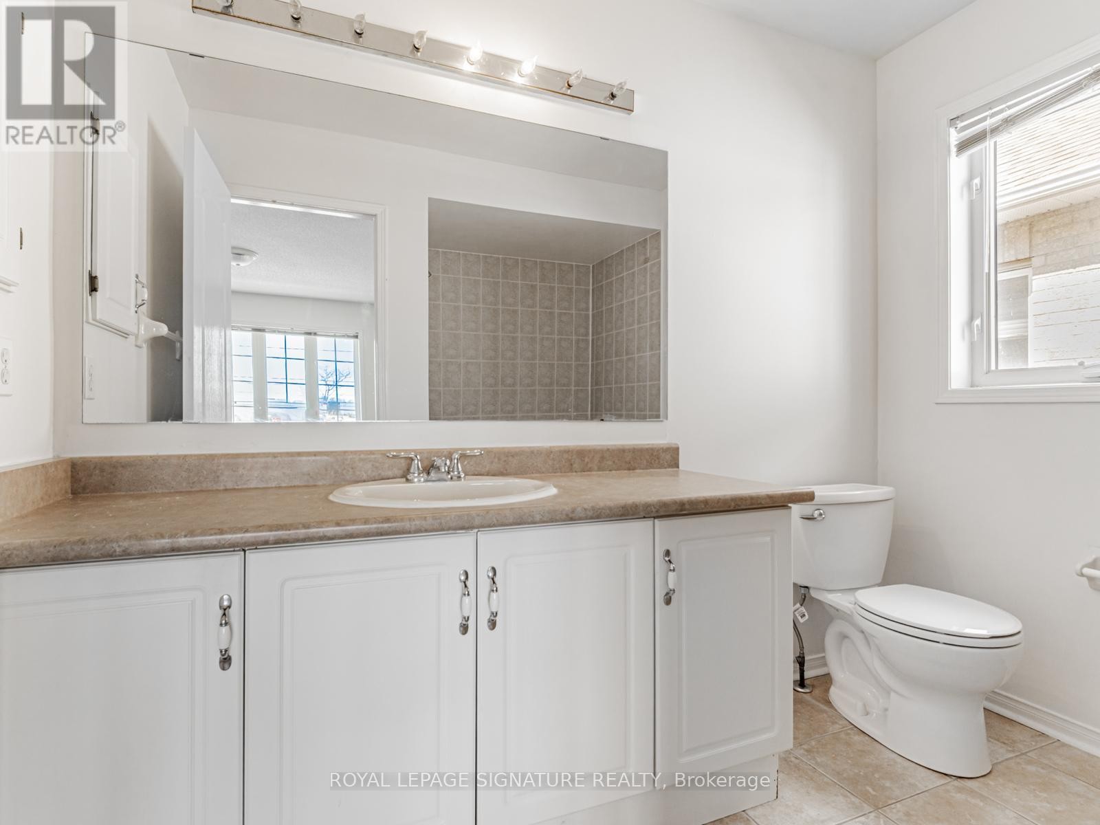 












33 BILBERRY CRESCENT

,
Richmond Hill (Rouge Woods),




Ontario
L4S2M4


