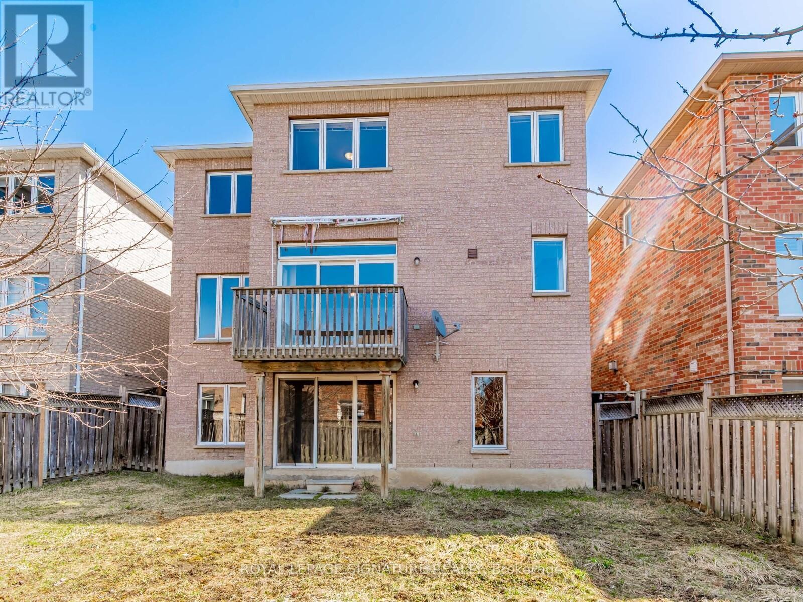 












33 BILBERRY CRESCENT

,
Richmond Hill (Rouge Woods),




Ontario
L4S2M4

