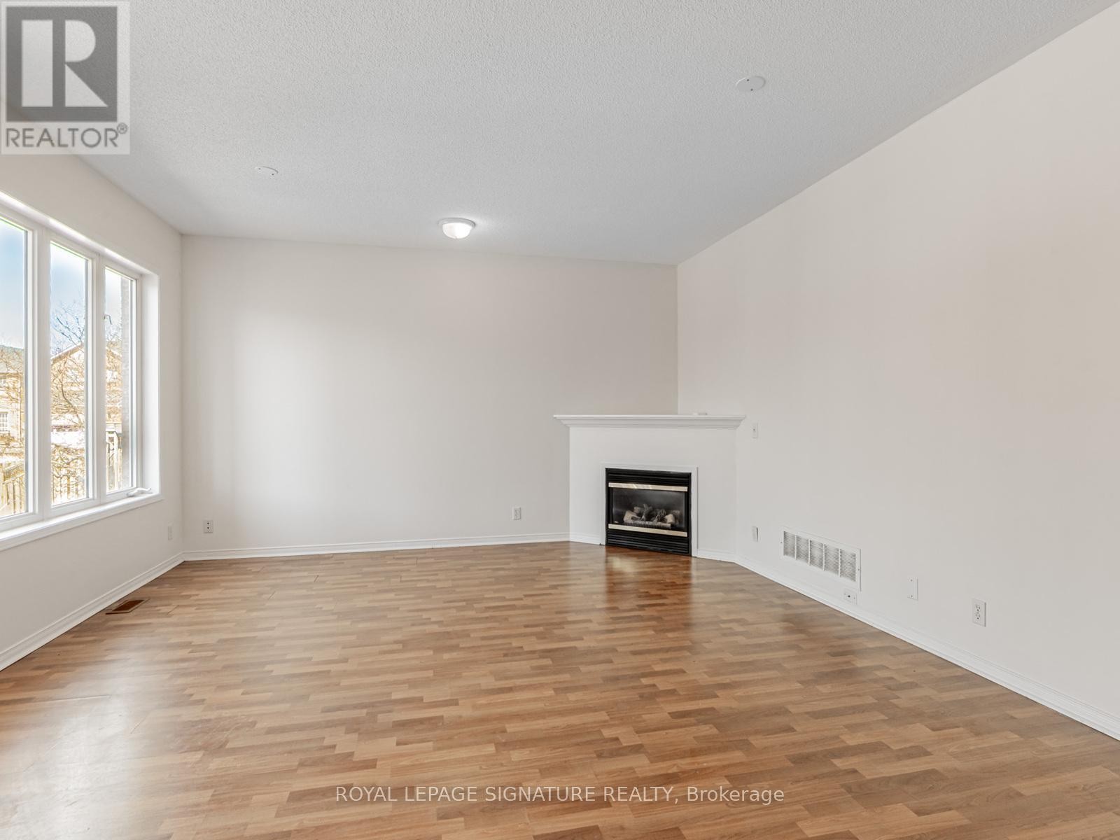 












33 BILBERRY CRESCENT

,
Richmond Hill (Rouge Woods),




Ontario
L4S2M4

