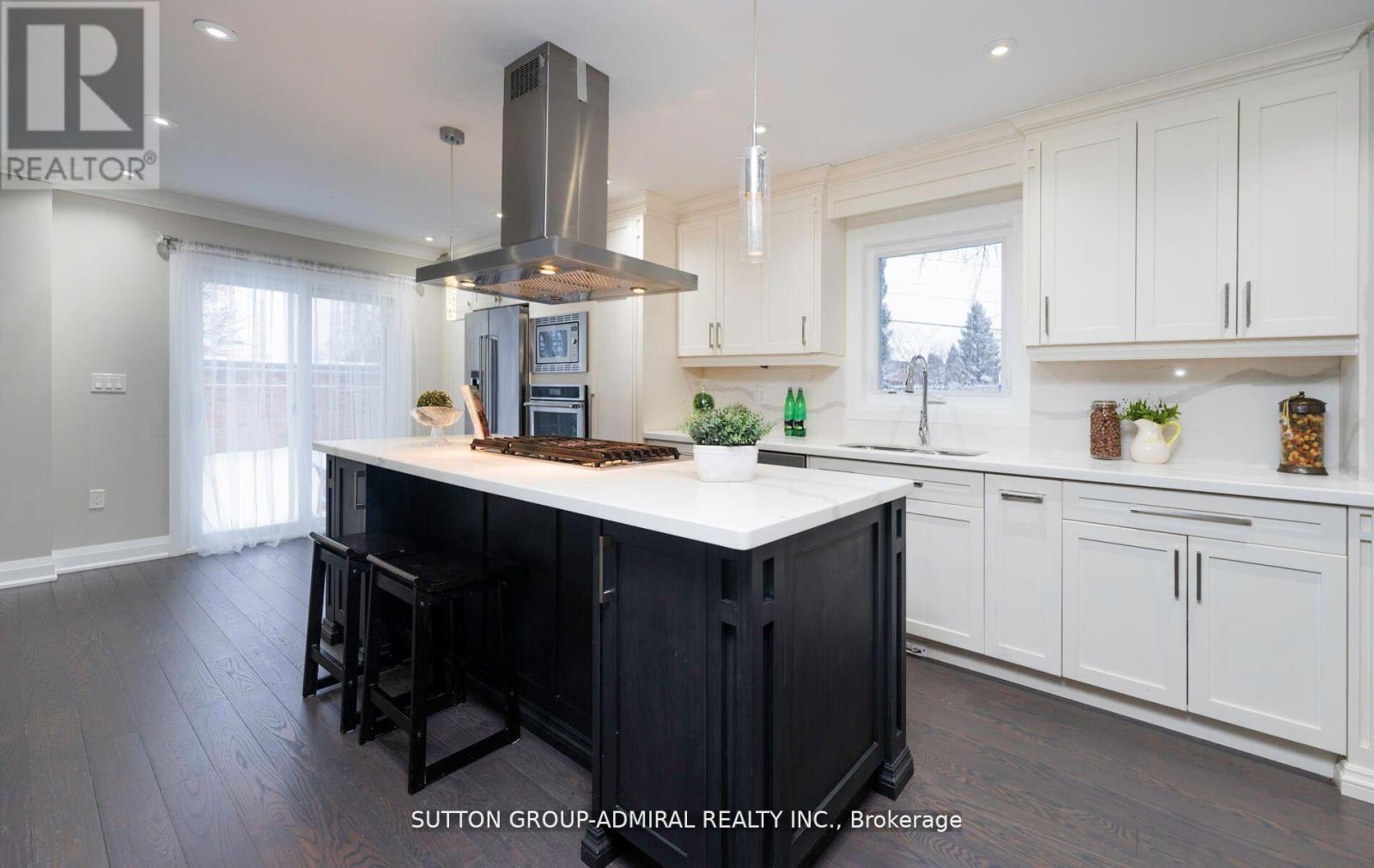 












29 ROXBOROUGH LANE

,
Vaughan (Uplands),




Ontario
L4J4T1

