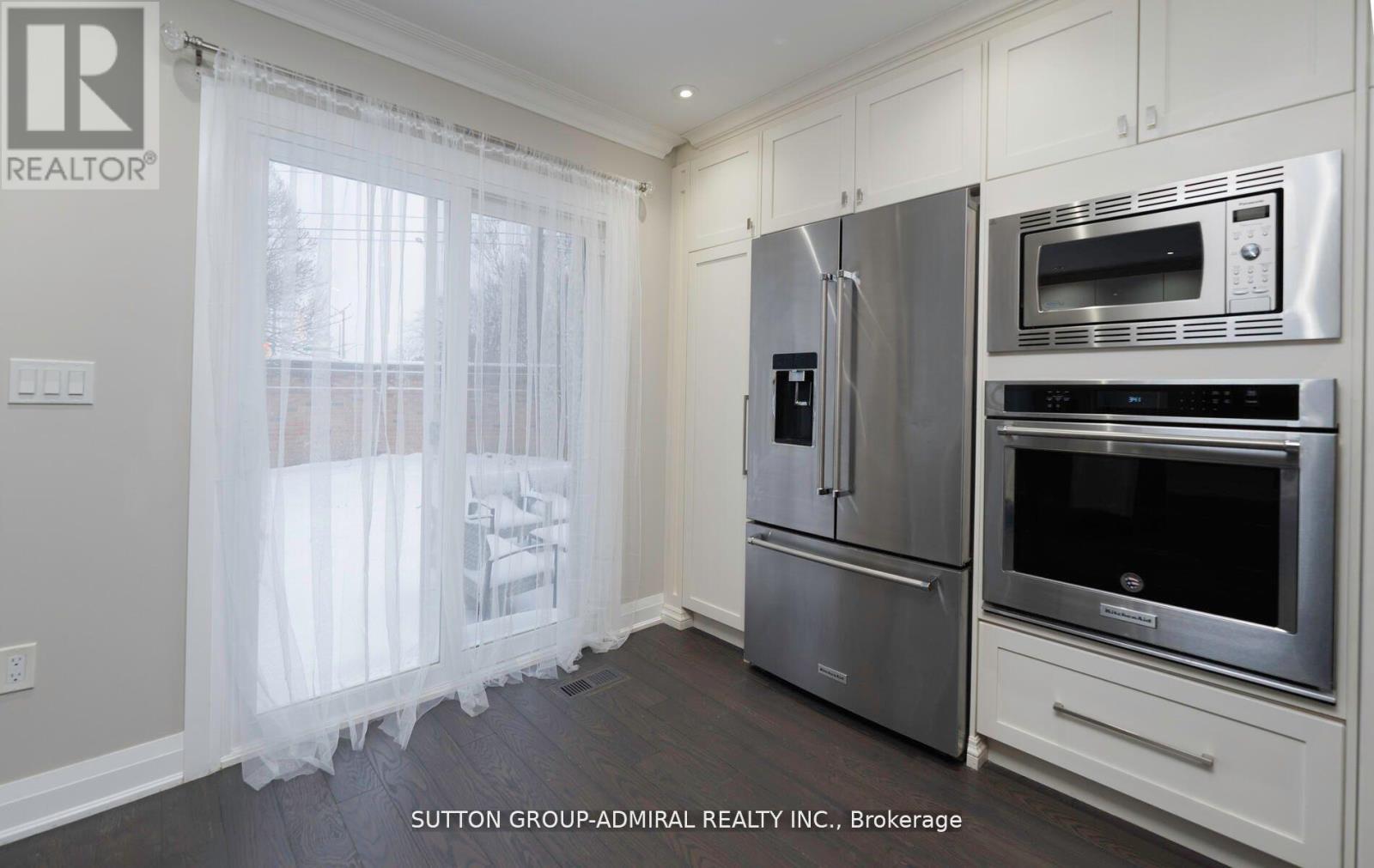 












29 ROXBOROUGH LANE

,
Vaughan (Uplands),




Ontario
L4J4T1

