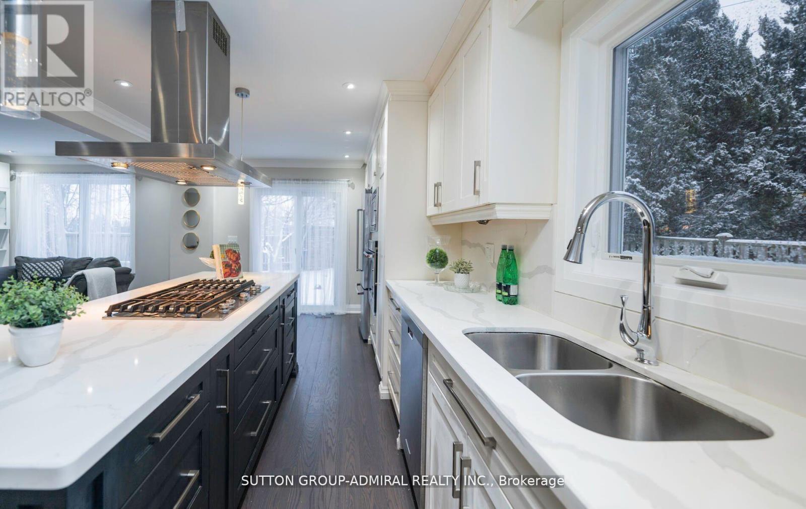 












29 ROXBOROUGH LANE

,
Vaughan (Uplands),




Ontario
L4J4T1

