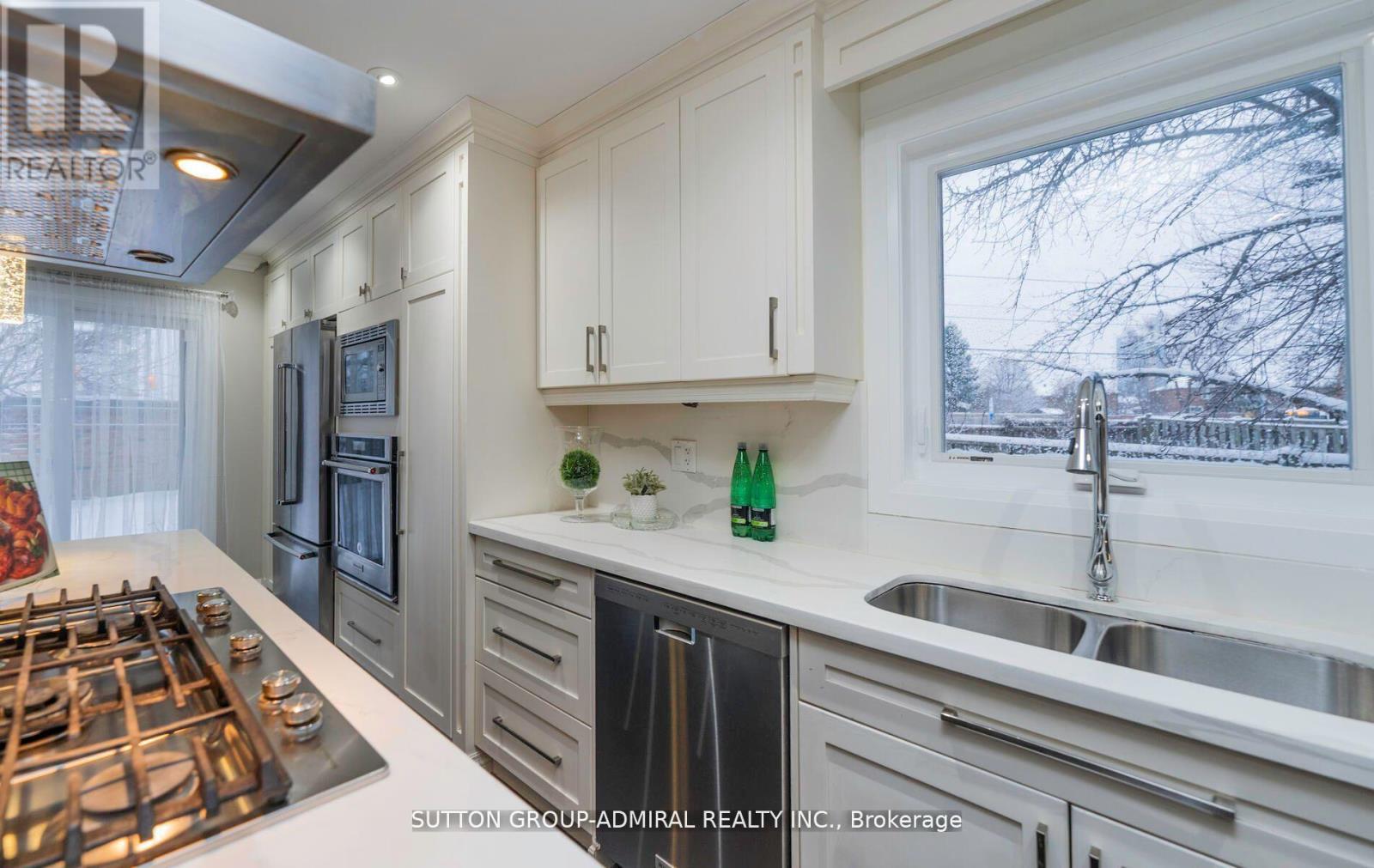 












29 ROXBOROUGH LANE

,
Vaughan (Uplands),




Ontario
L4J4T1

