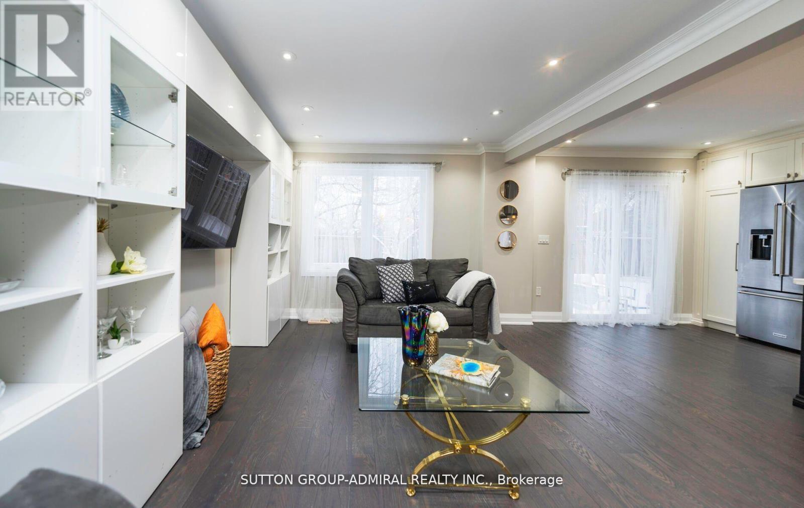 












29 ROXBOROUGH LANE

,
Vaughan (Uplands),




Ontario
L4J4T1


