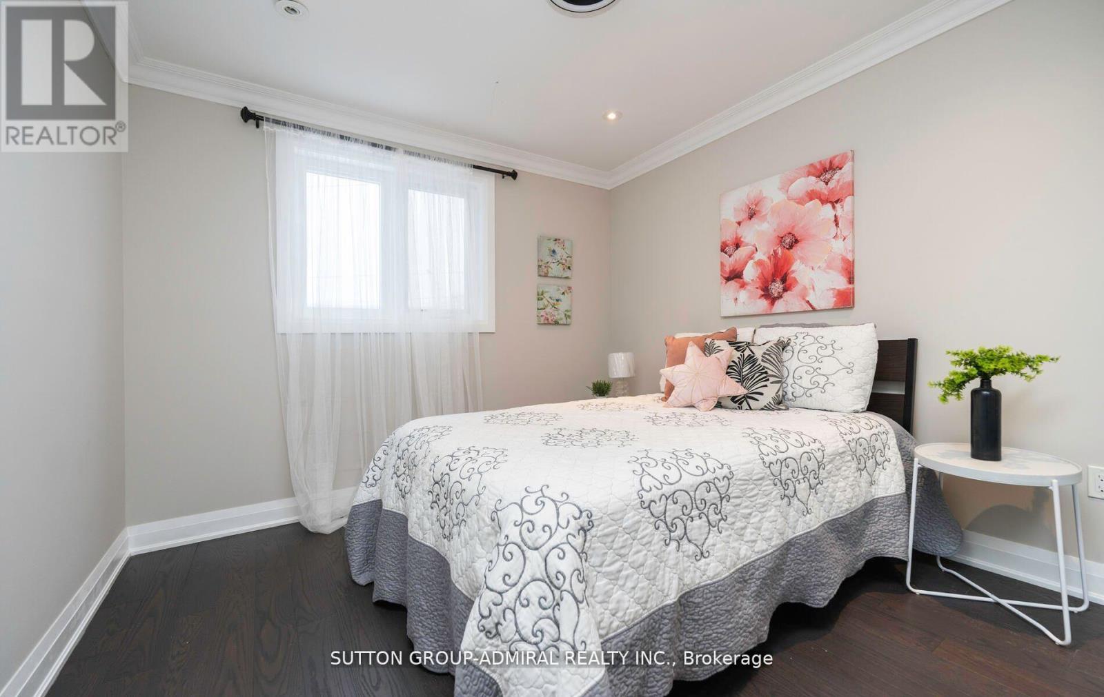 












29 ROXBOROUGH LANE

,
Vaughan (Uplands),




Ontario
L4J4T1

