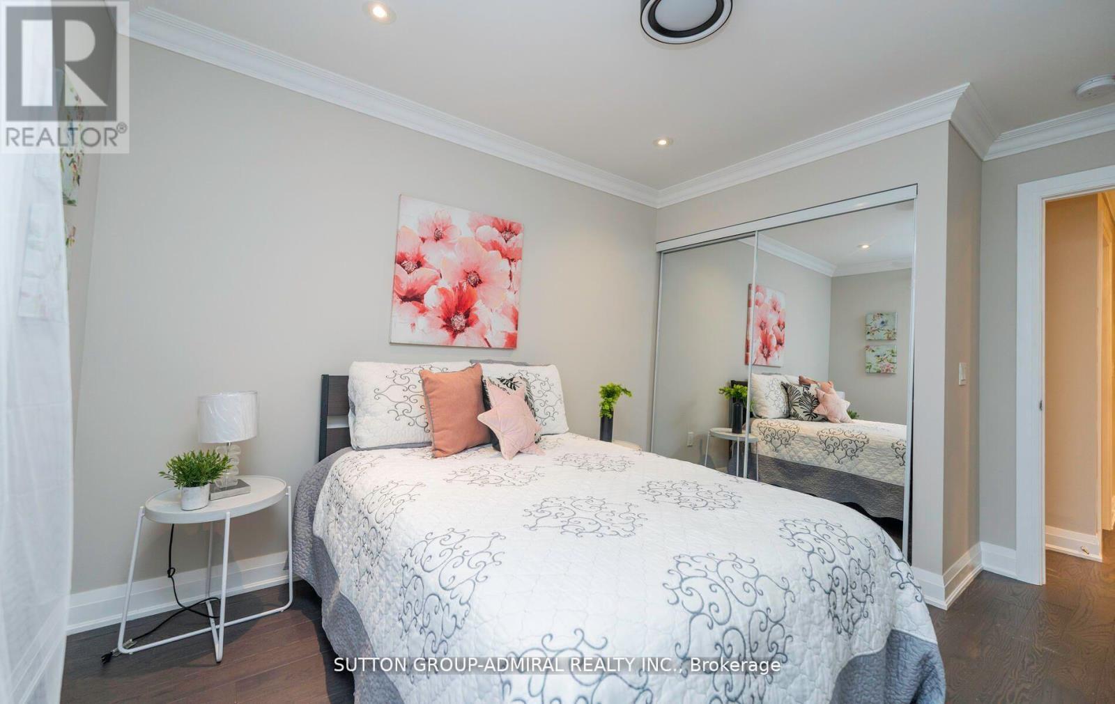 












29 ROXBOROUGH LANE

,
Vaughan (Uplands),




Ontario
L4J4T1

